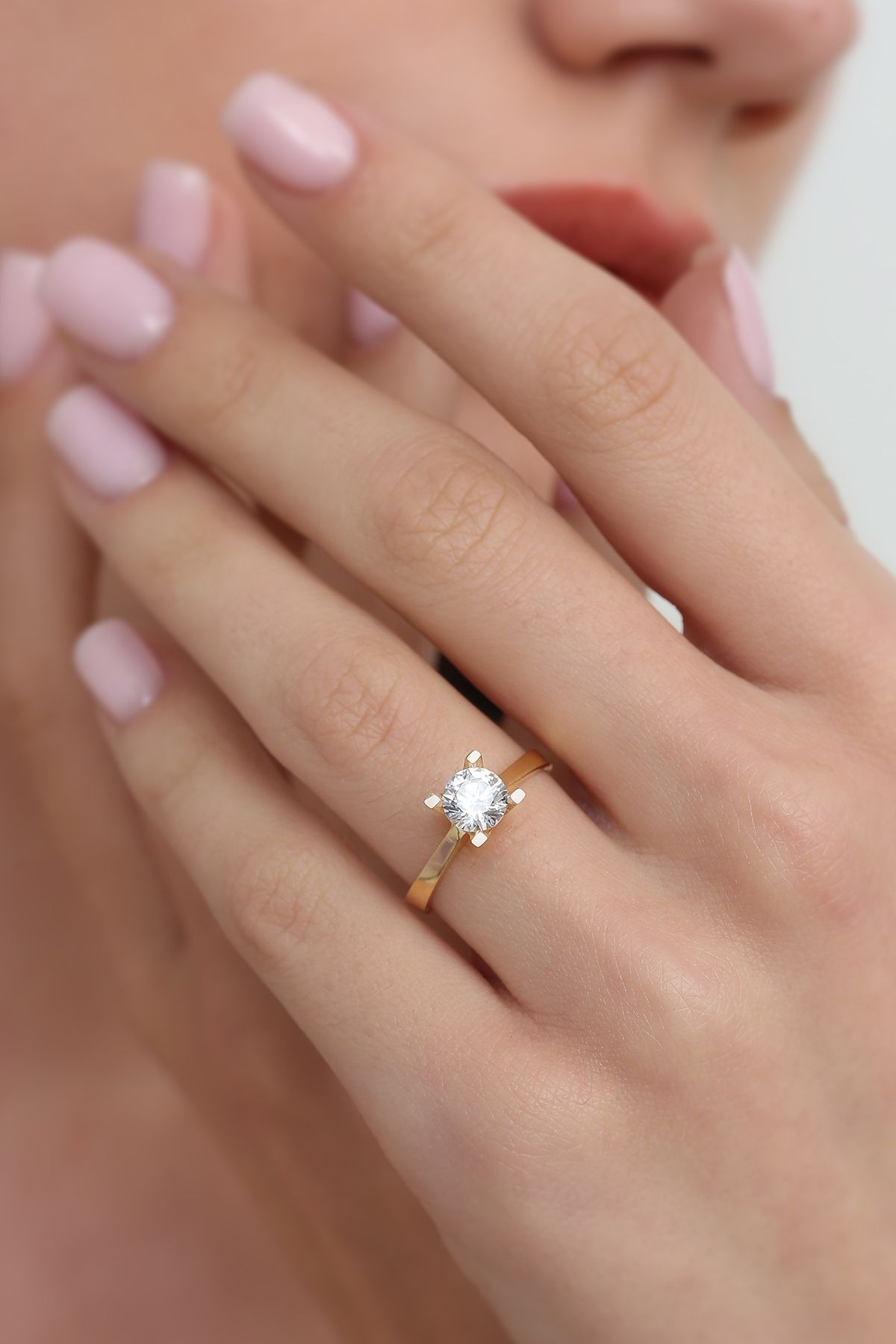 8 Ayar Altın Tektaş Yüzük