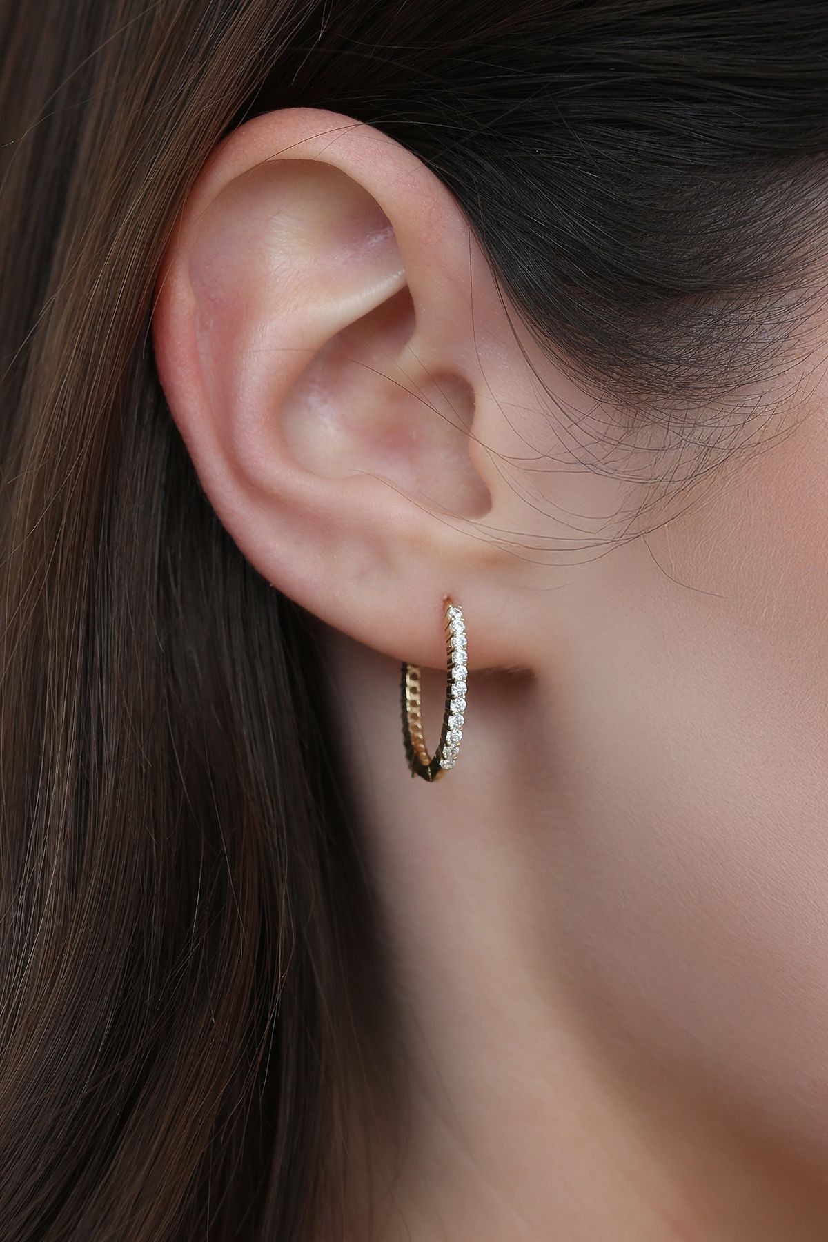 8 Ayar Altın Taşlı Oval Küpe 1.5 Cm