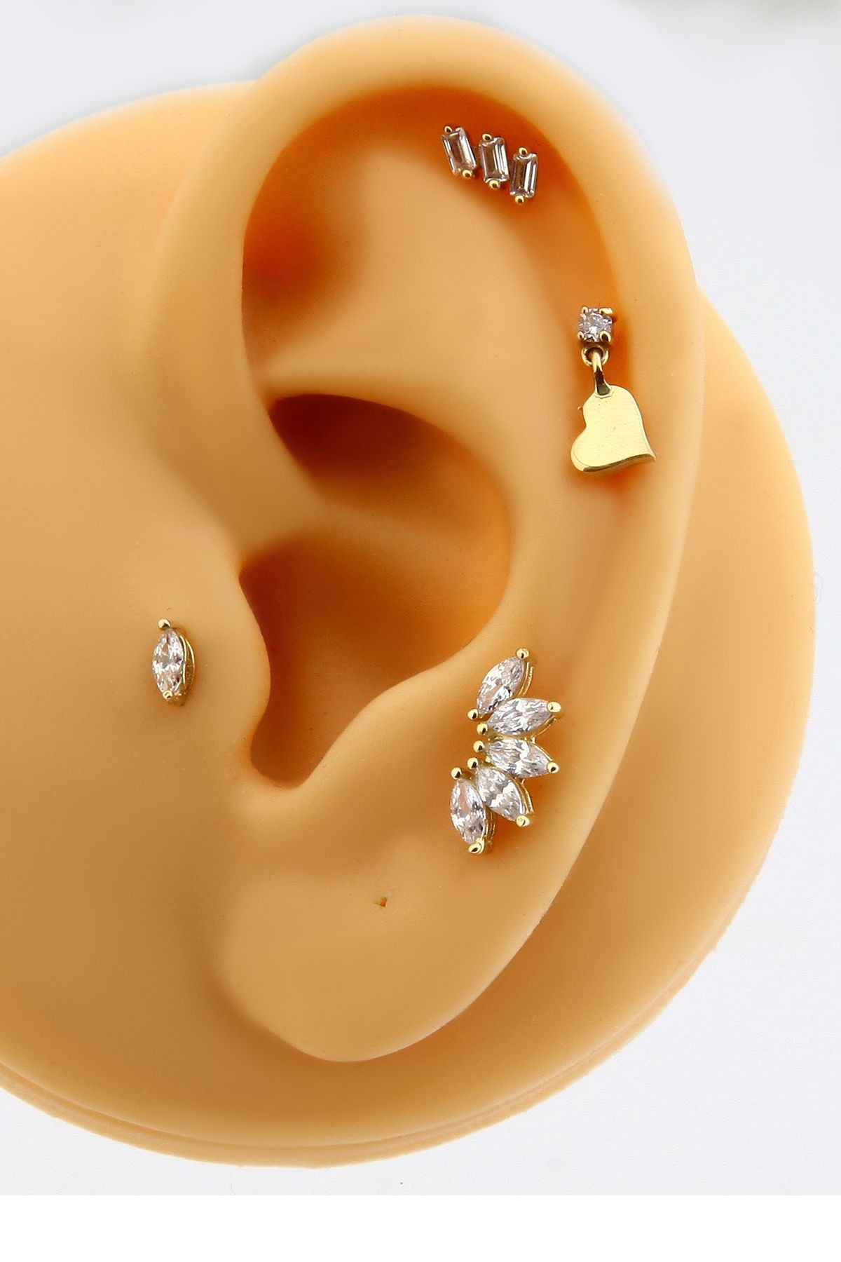 Altın Üçlü Baget Tragus Piercing