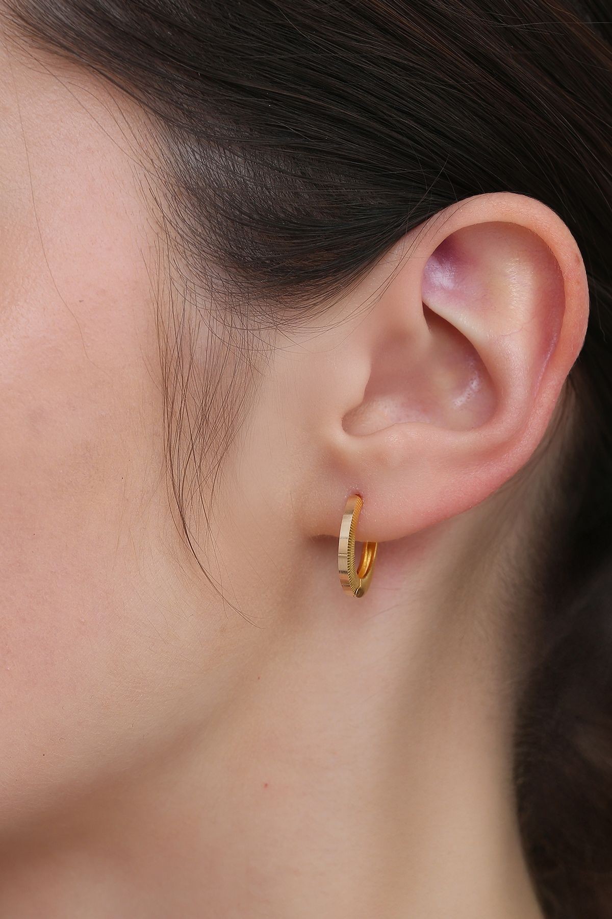 14 Ayar Altın Oval Ajda Küpe 1.2 Cm