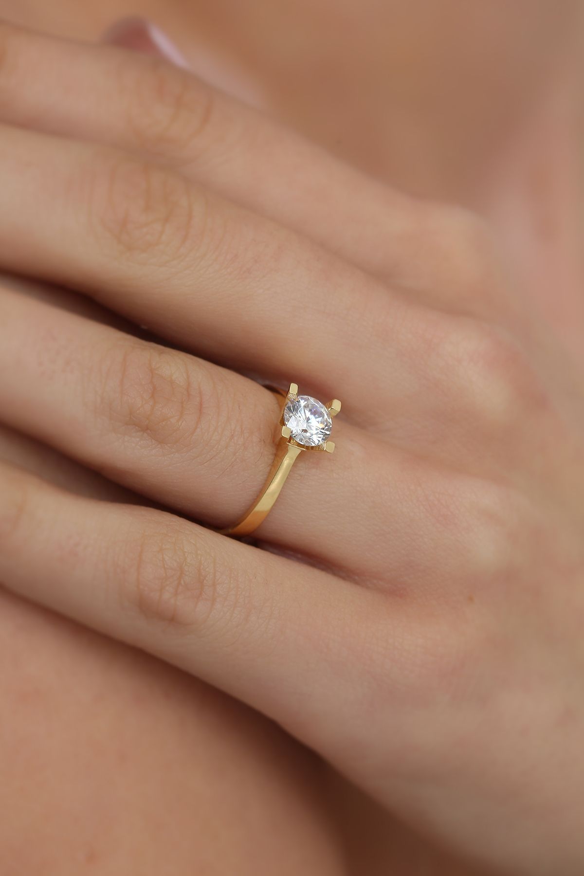 8 Ayar Altın Tektaş Yüzük