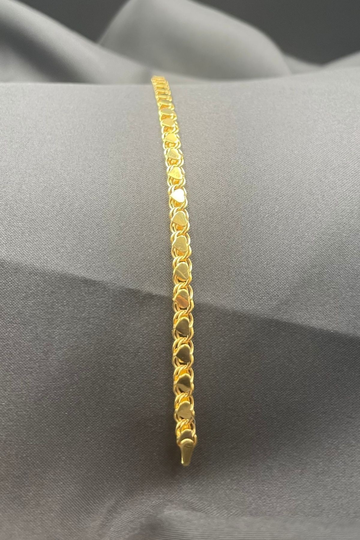 14 Ayar Altın Kalp Pullu Parlak Bileklik Sarı 4 Mm