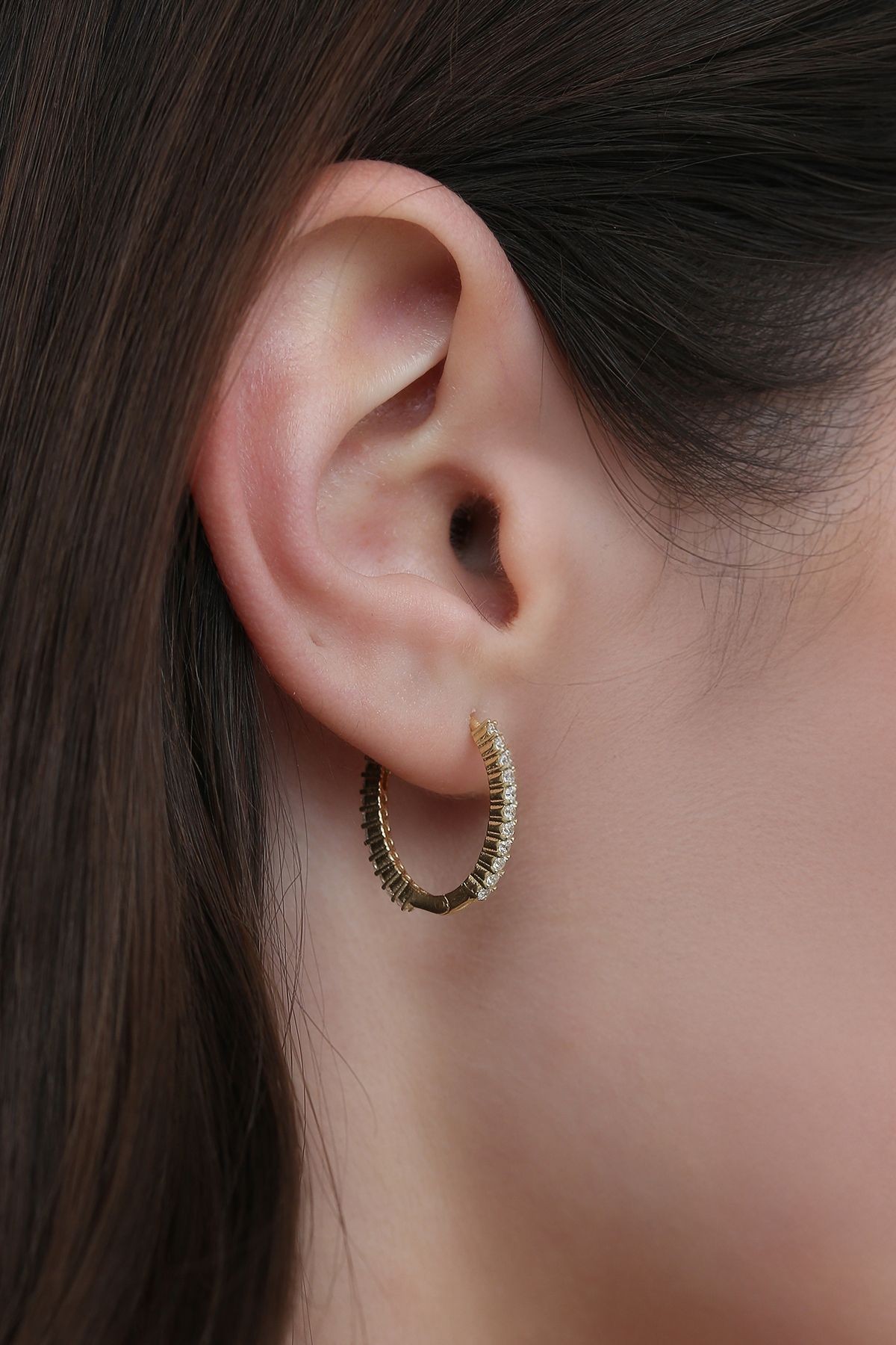 8 Ayar Altın Taşlı Oval Küpe 1.5 Cm