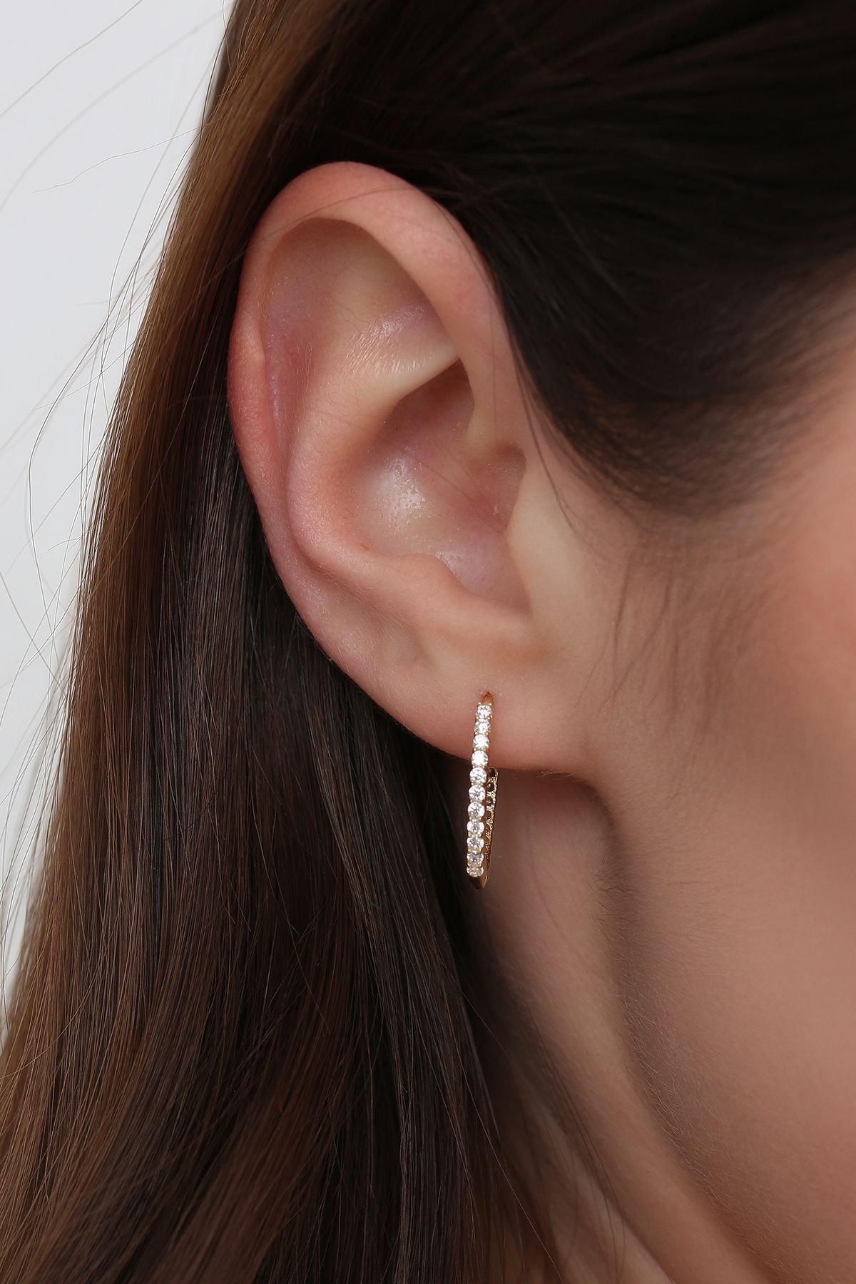 8 Ayar Altın Taşlı Oval Küpe 1.5 Cm