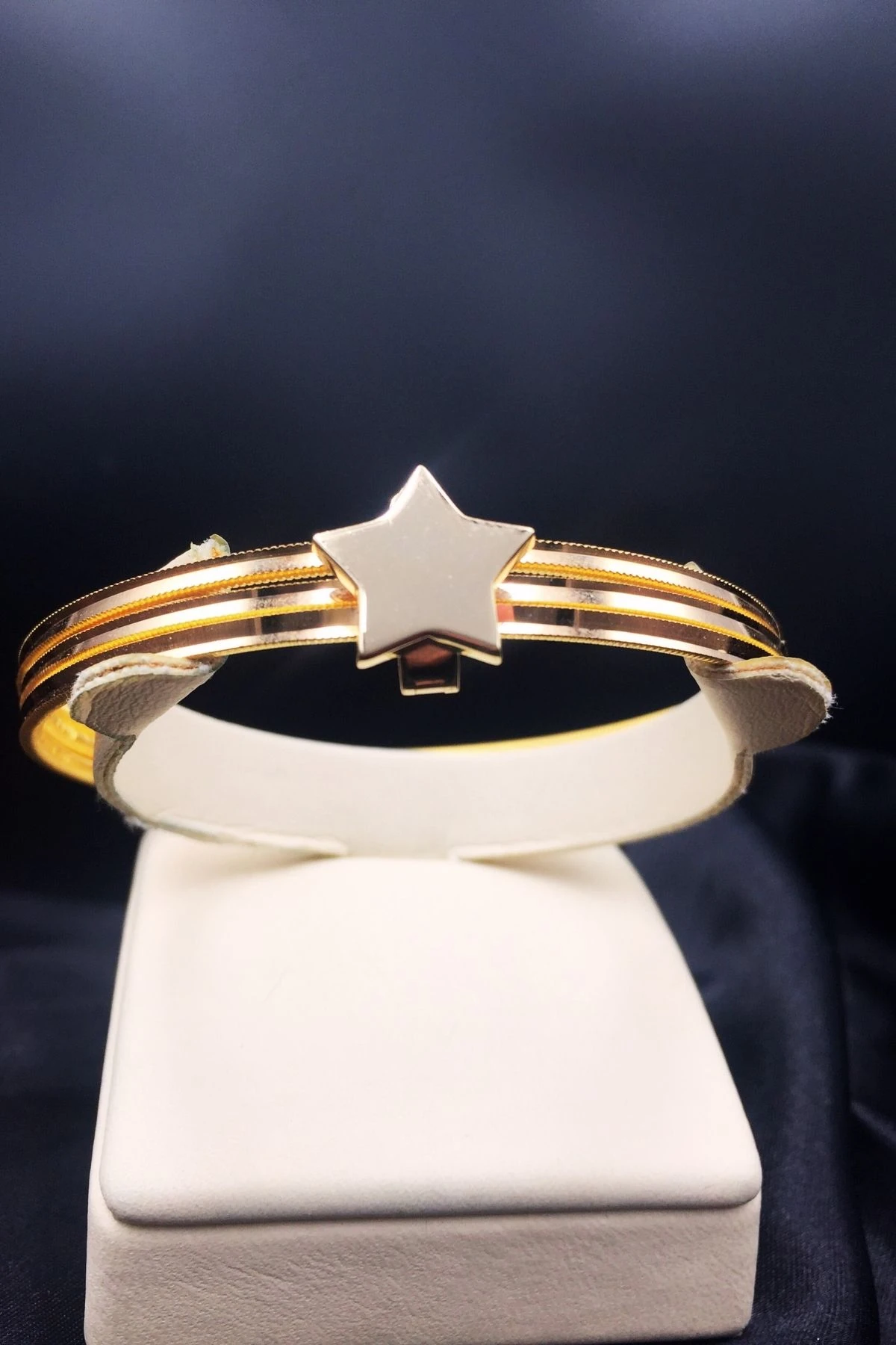 14 Ayar Altın Yıldızlı Ajda Charm Tepe Kilitli