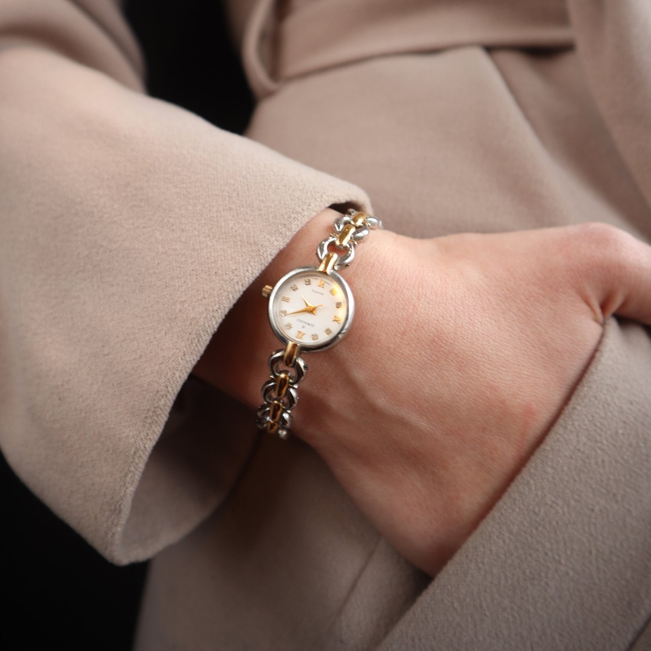 Beyaz Kadranlı Altın Kaplama Japon Kadın Saati
