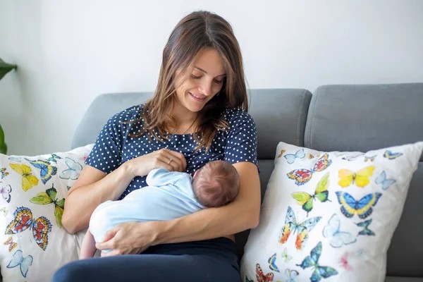 Emzirme Sırasında Yaşanan Sorunlara Son Veren Çözüm: Silveriumom Gümüş Göğüs Ucu Koruma Kapakları