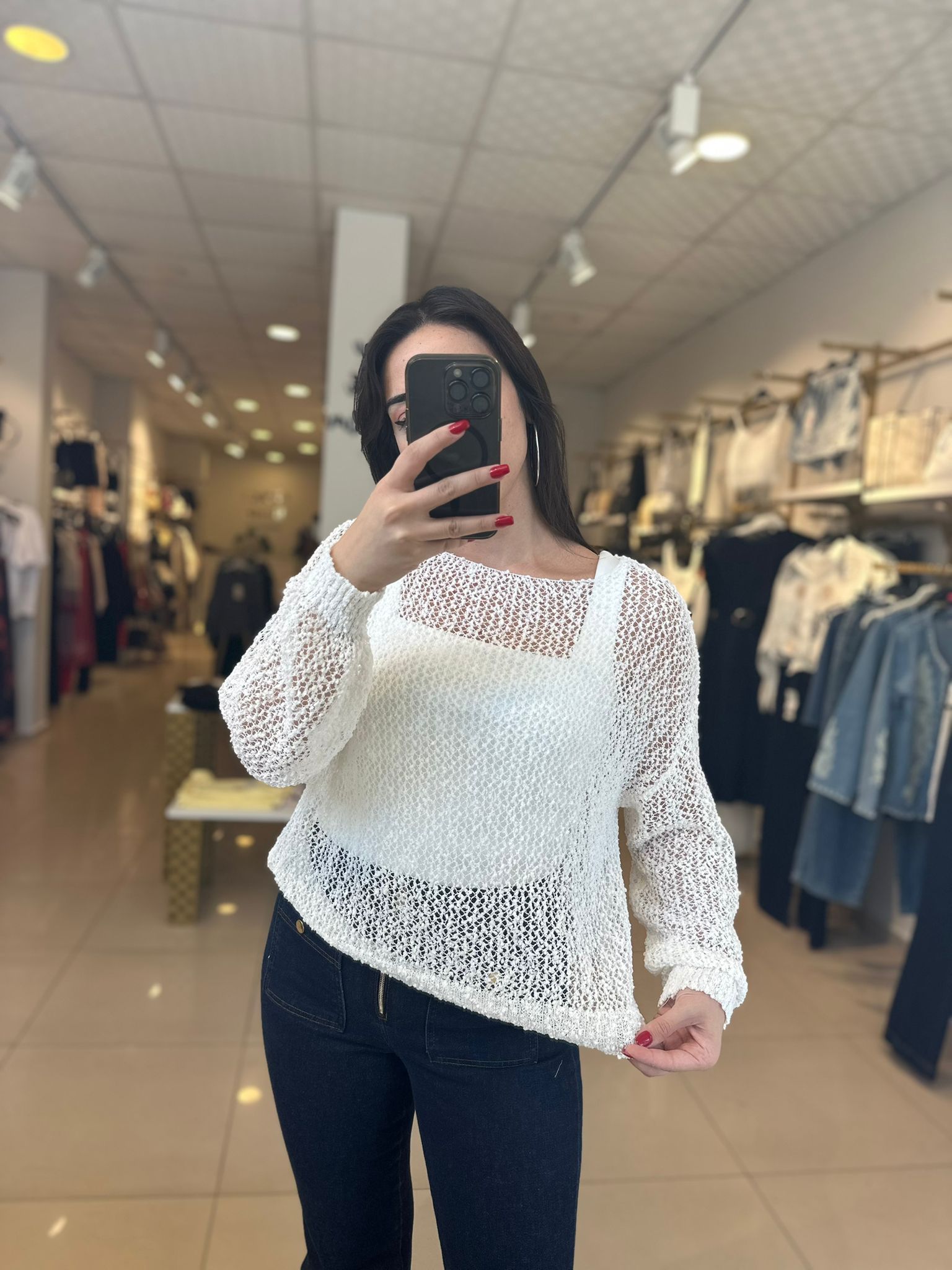 BEYAZ DELİKLİ TRİKO