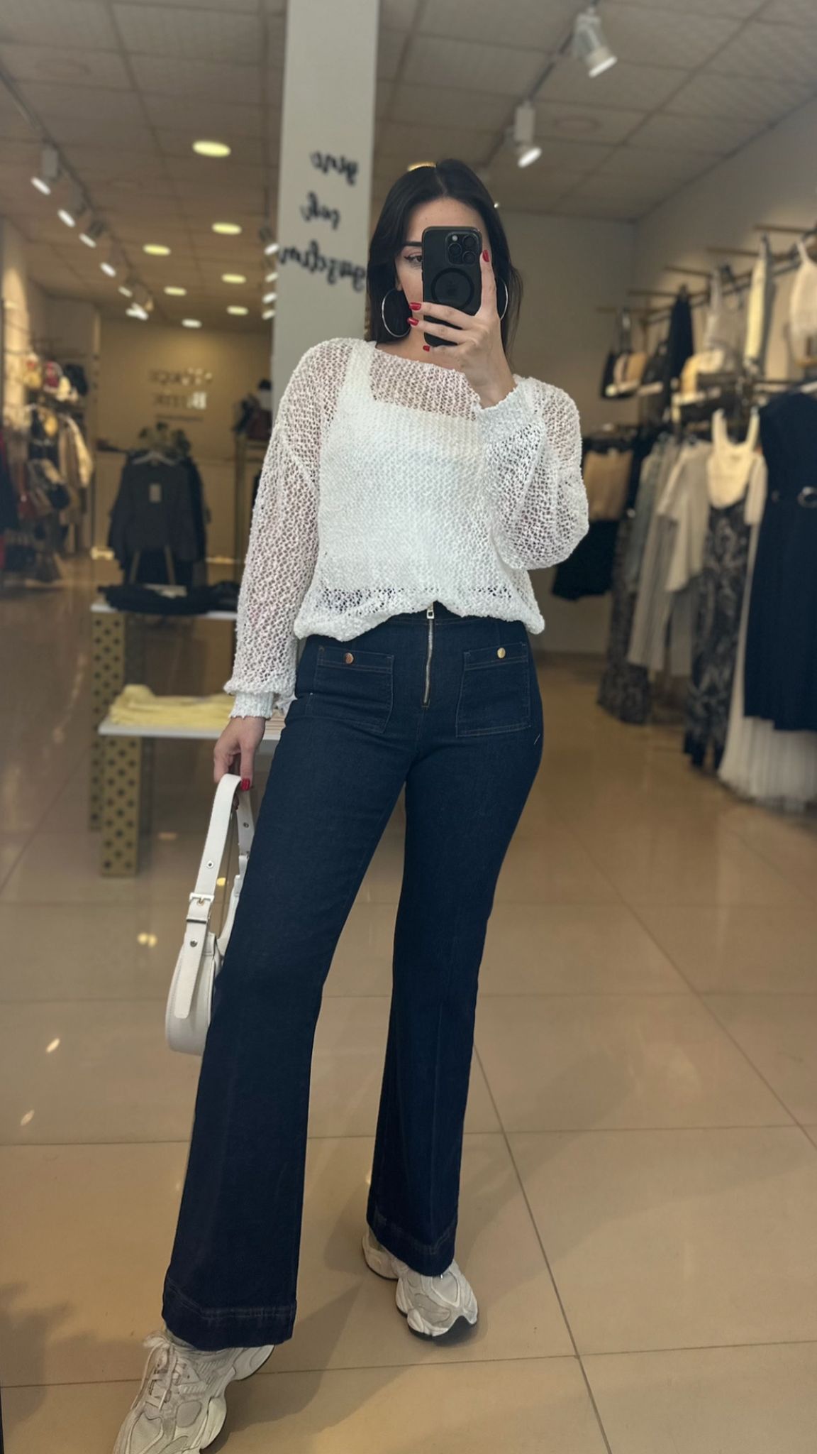 BEYAZ DELİKLİ TRİKO