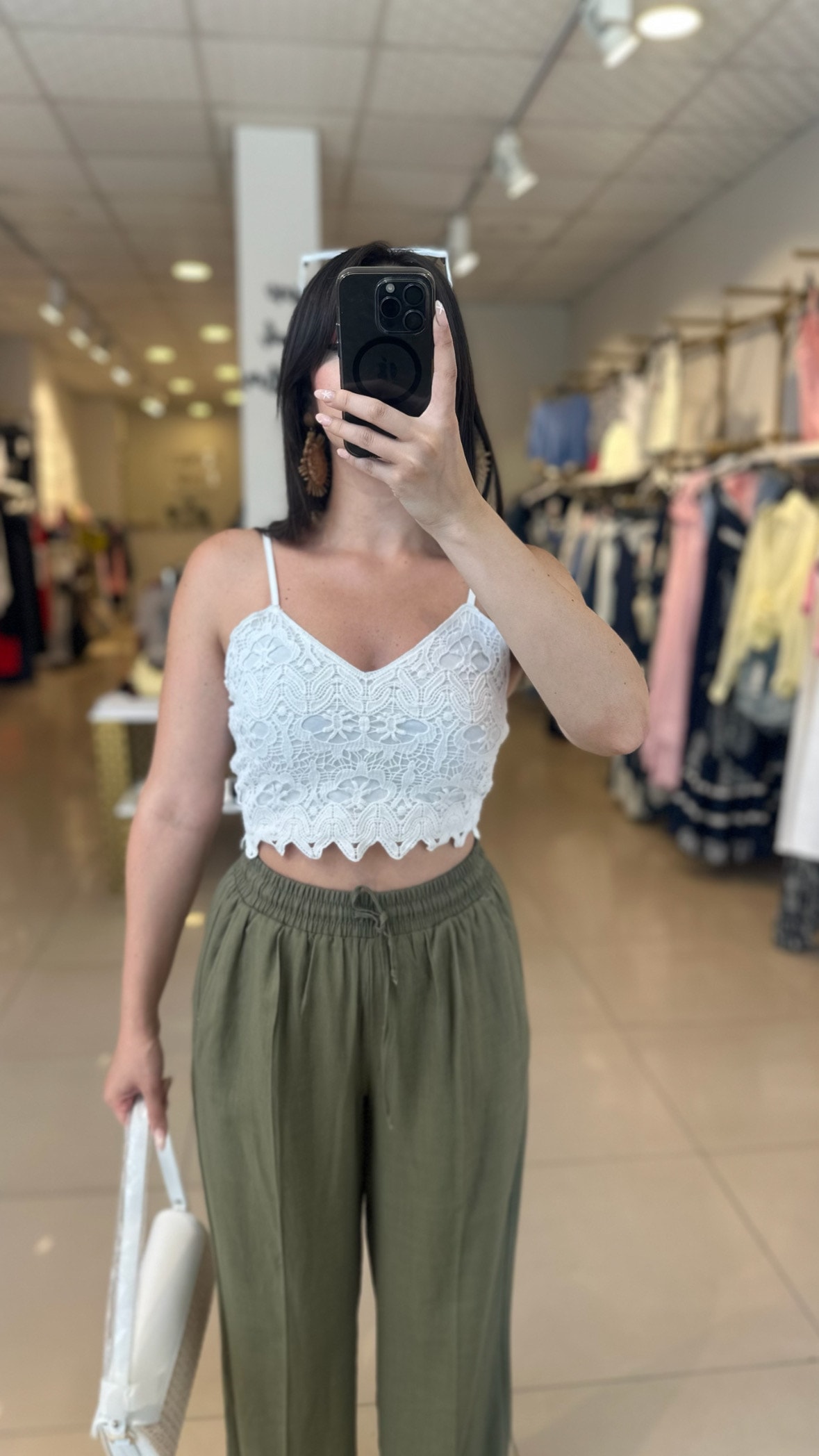 BEYAZ DANTELLİ ASKILI CROP