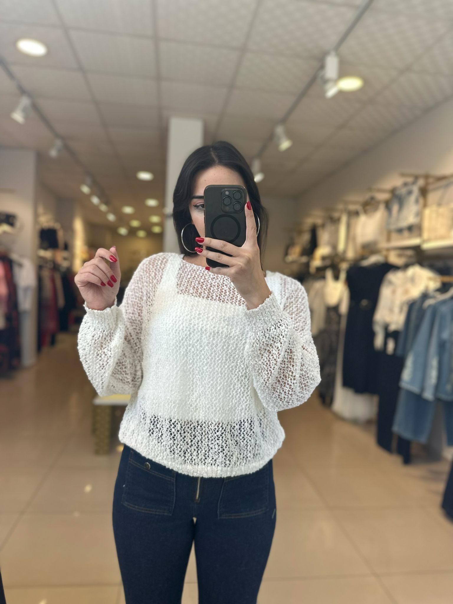 BEYAZ DELİKLİ TRİKO