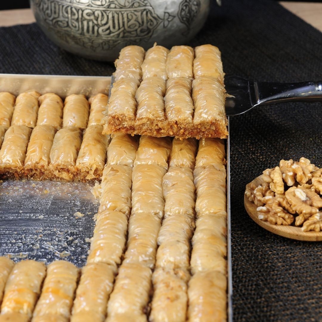 1 Tepsi Bal Baklava Sarı Burma + 1 Tepsi Su Böreği 