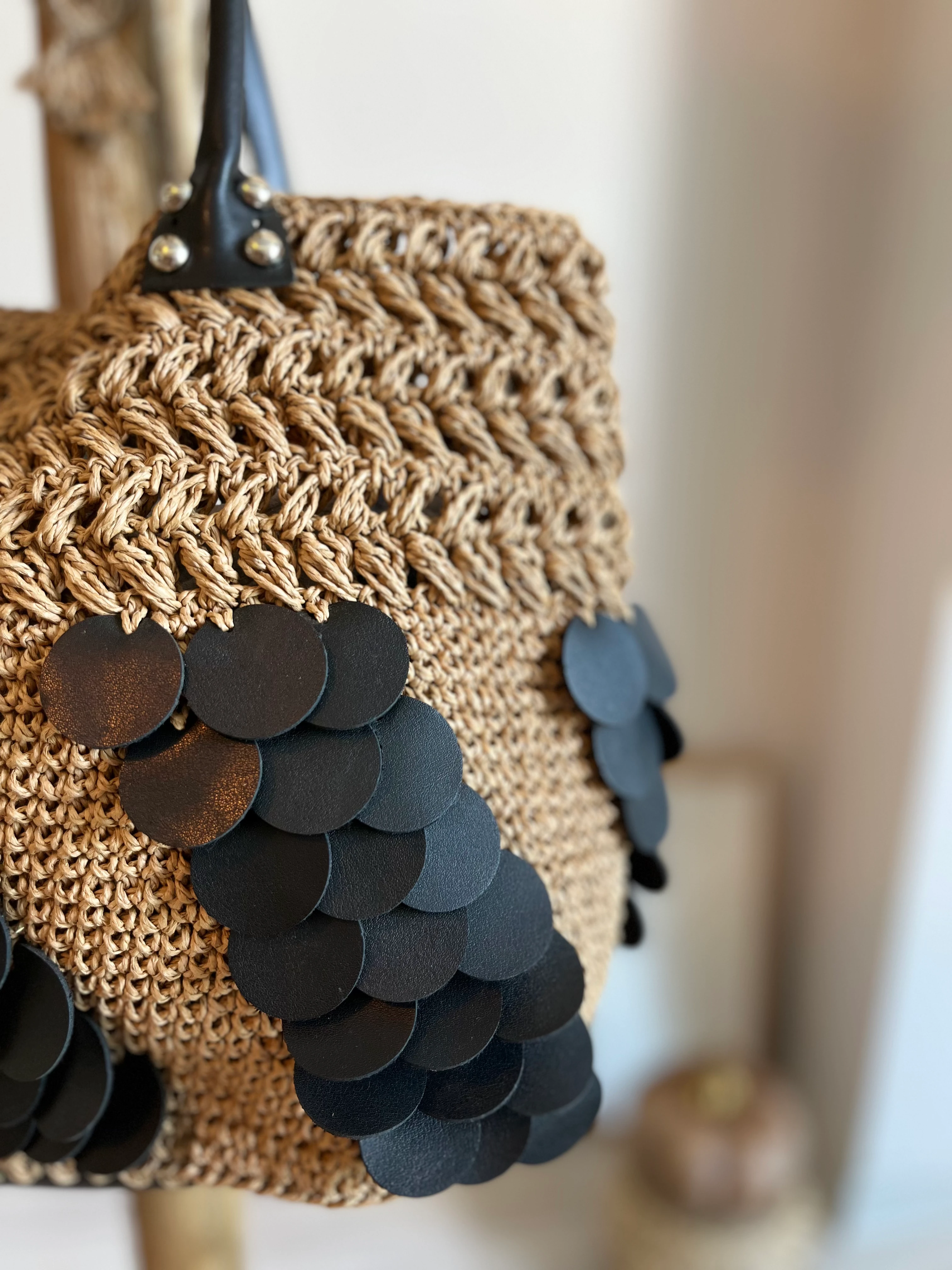 Siyah Detaylı Hasır El Çantası