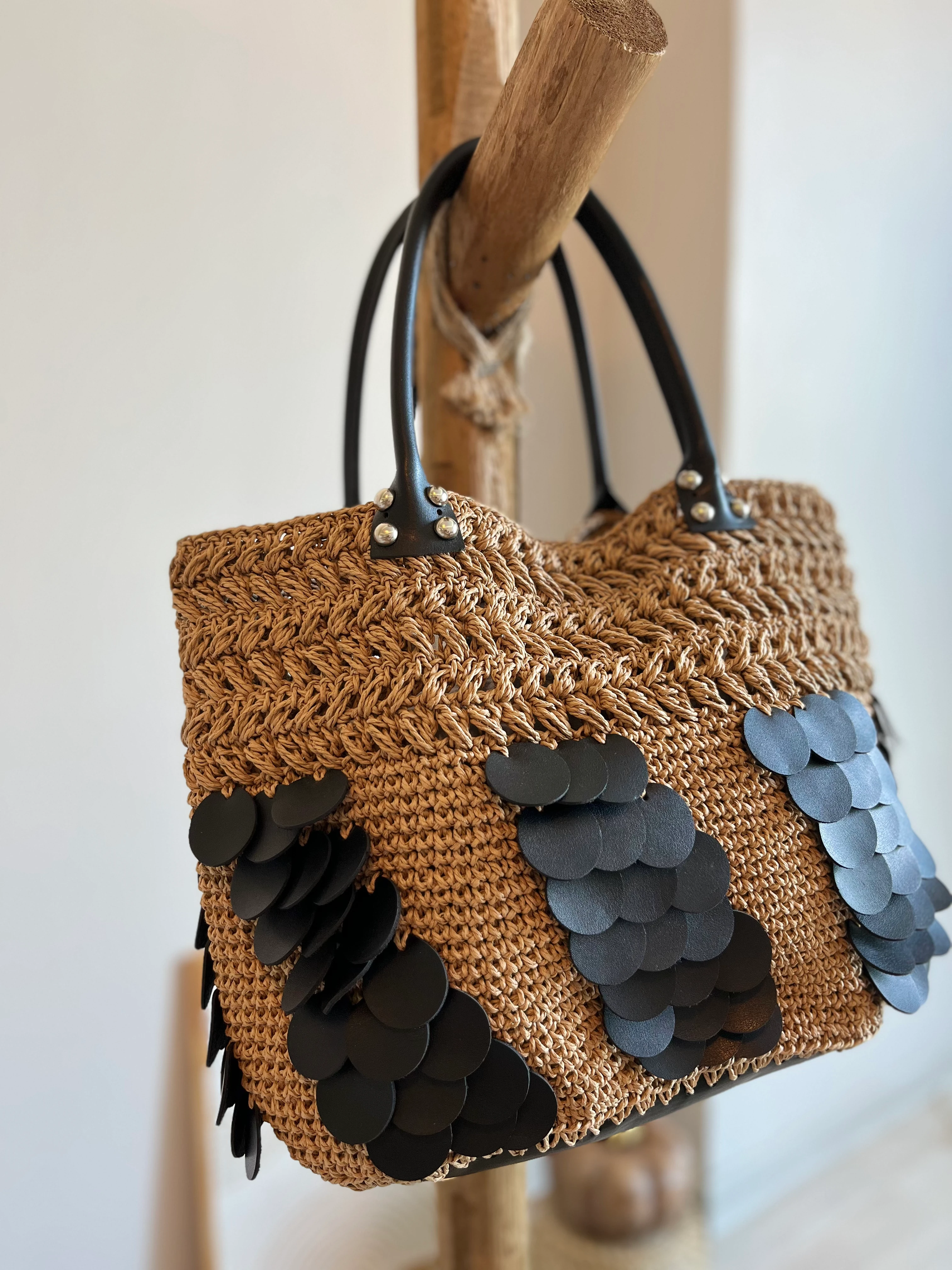 Siyah Detaylı Hasır El Çantası