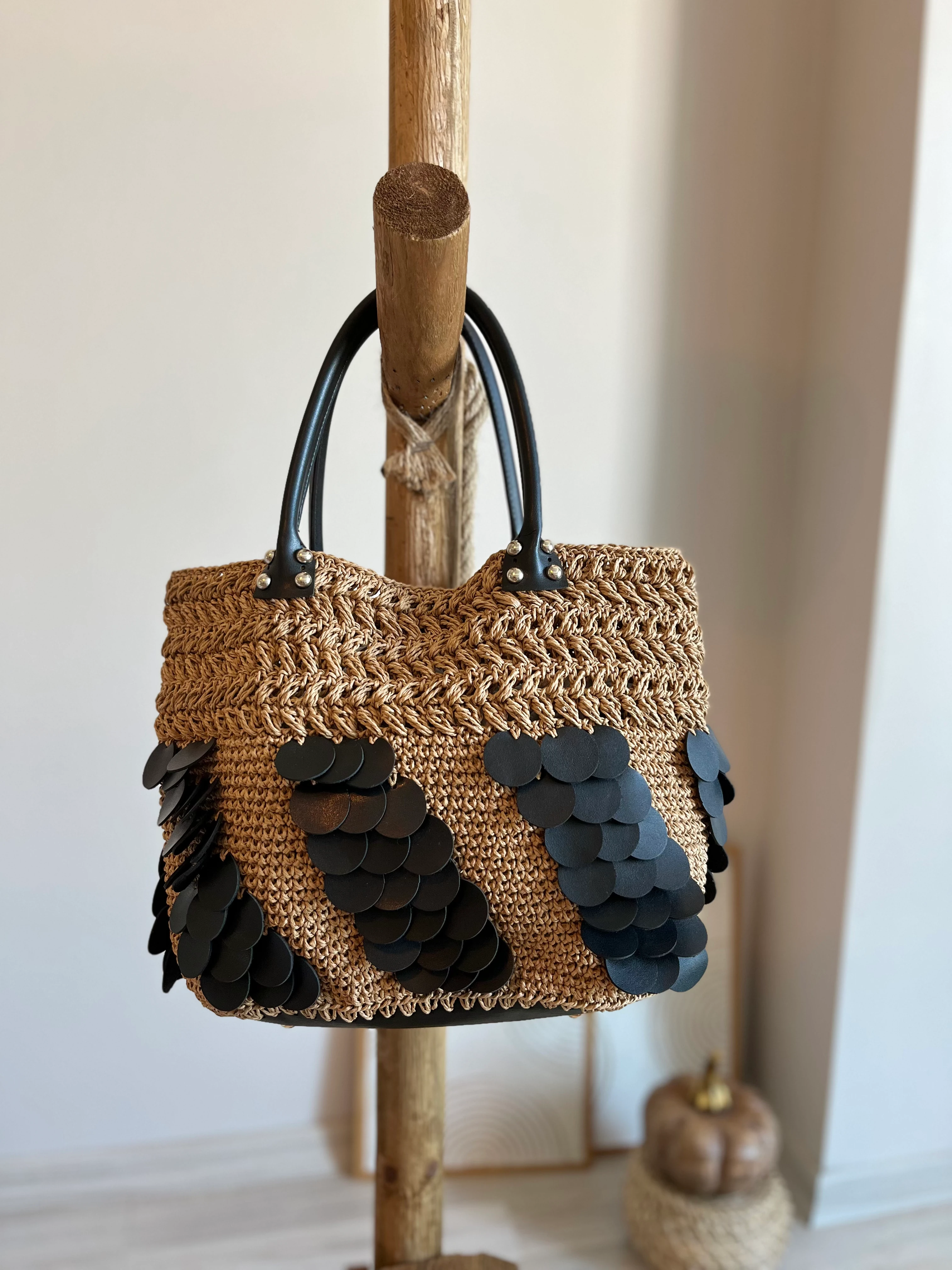 Siyah Detaylı Hasır El Çantası