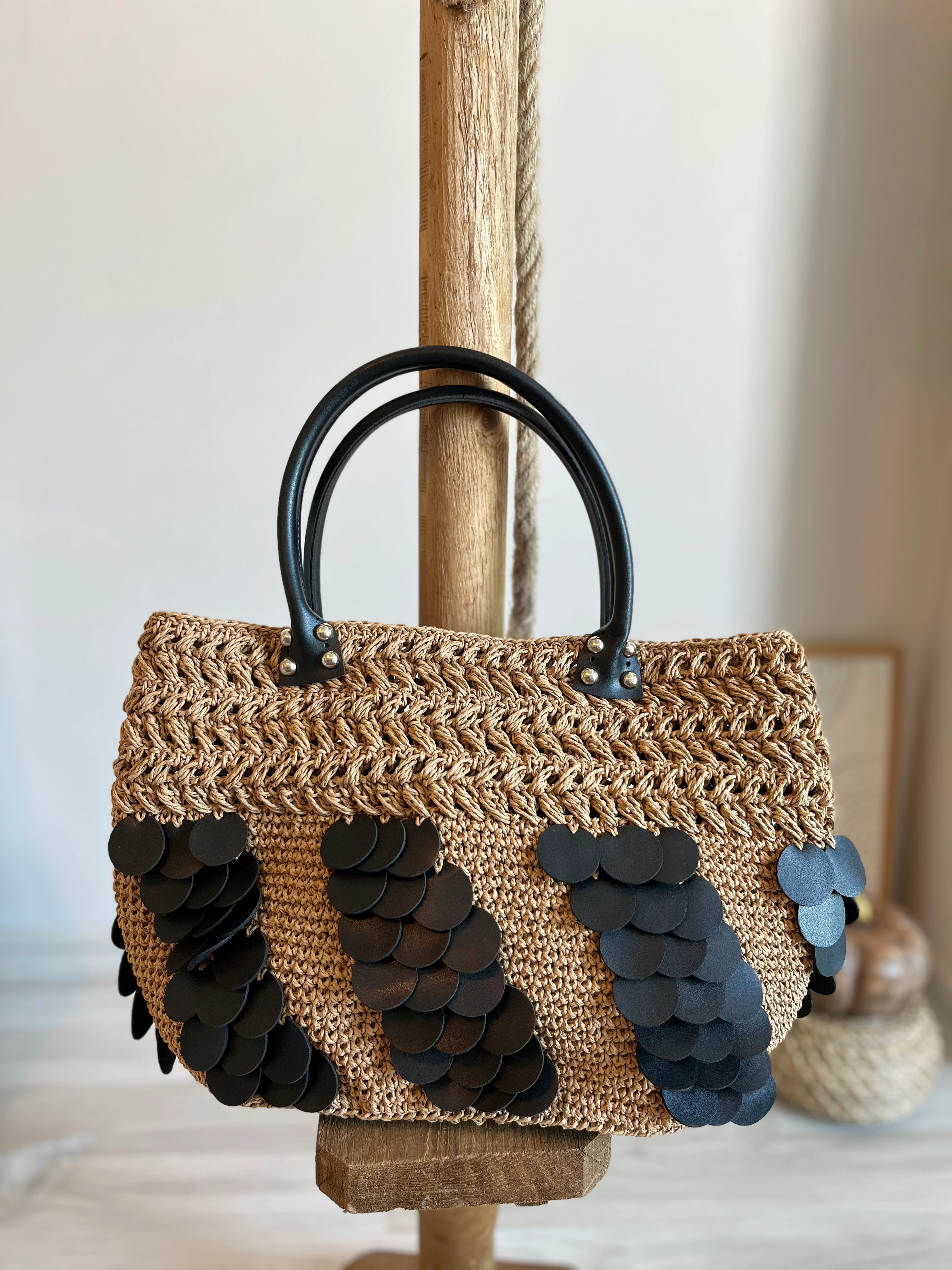 Siyah Detaylı Hasır El Çantası