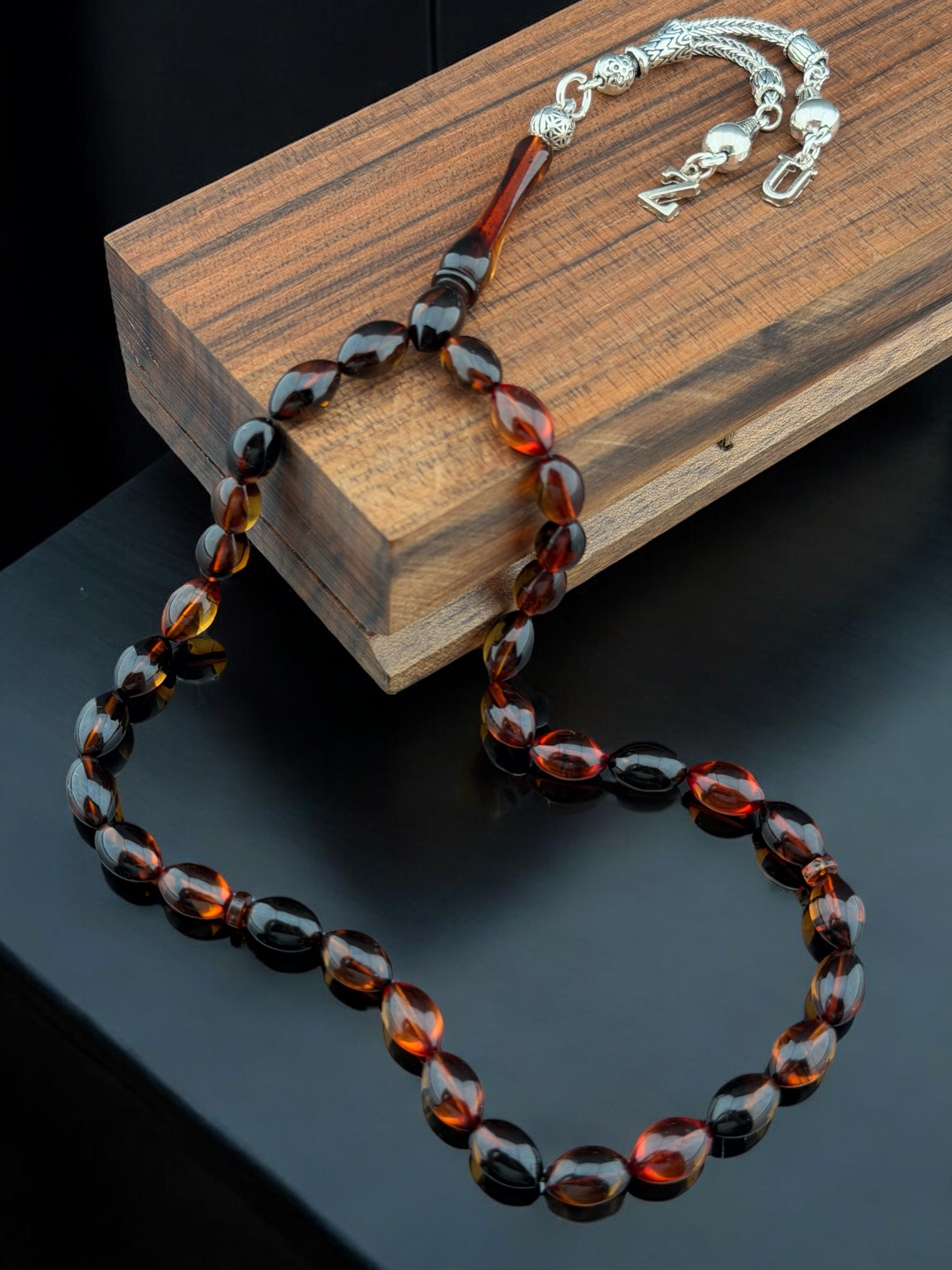 Hareli Tonda Harfli Alpaka Püsküllü Ateş Kehribarı Tesbih