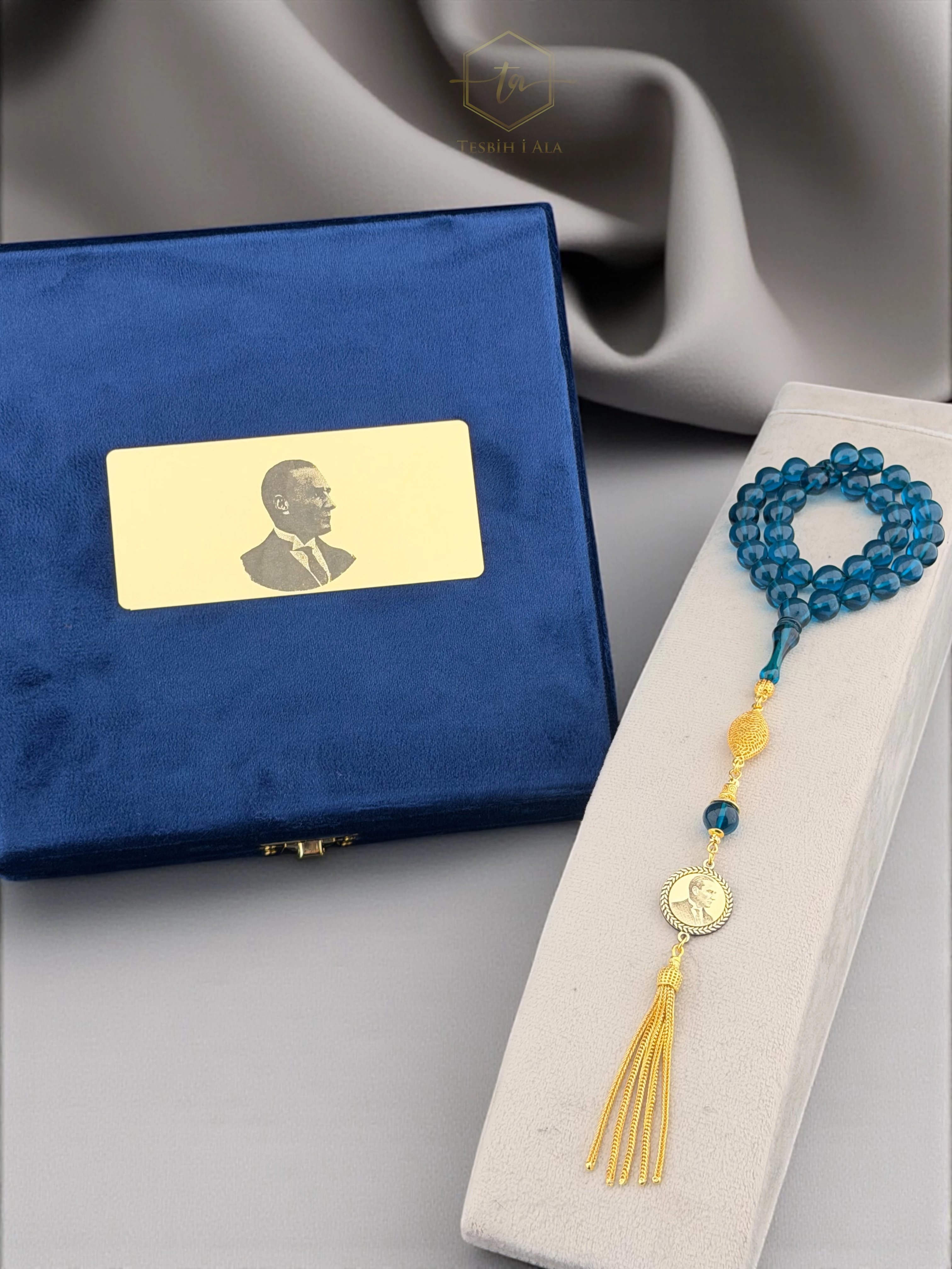 Sonsuzluk Mavisi Atatürk Portreli Ateş Kehribarı – 925 Ayar Gümüş Püsküllü Özel Tasarım Tesbih