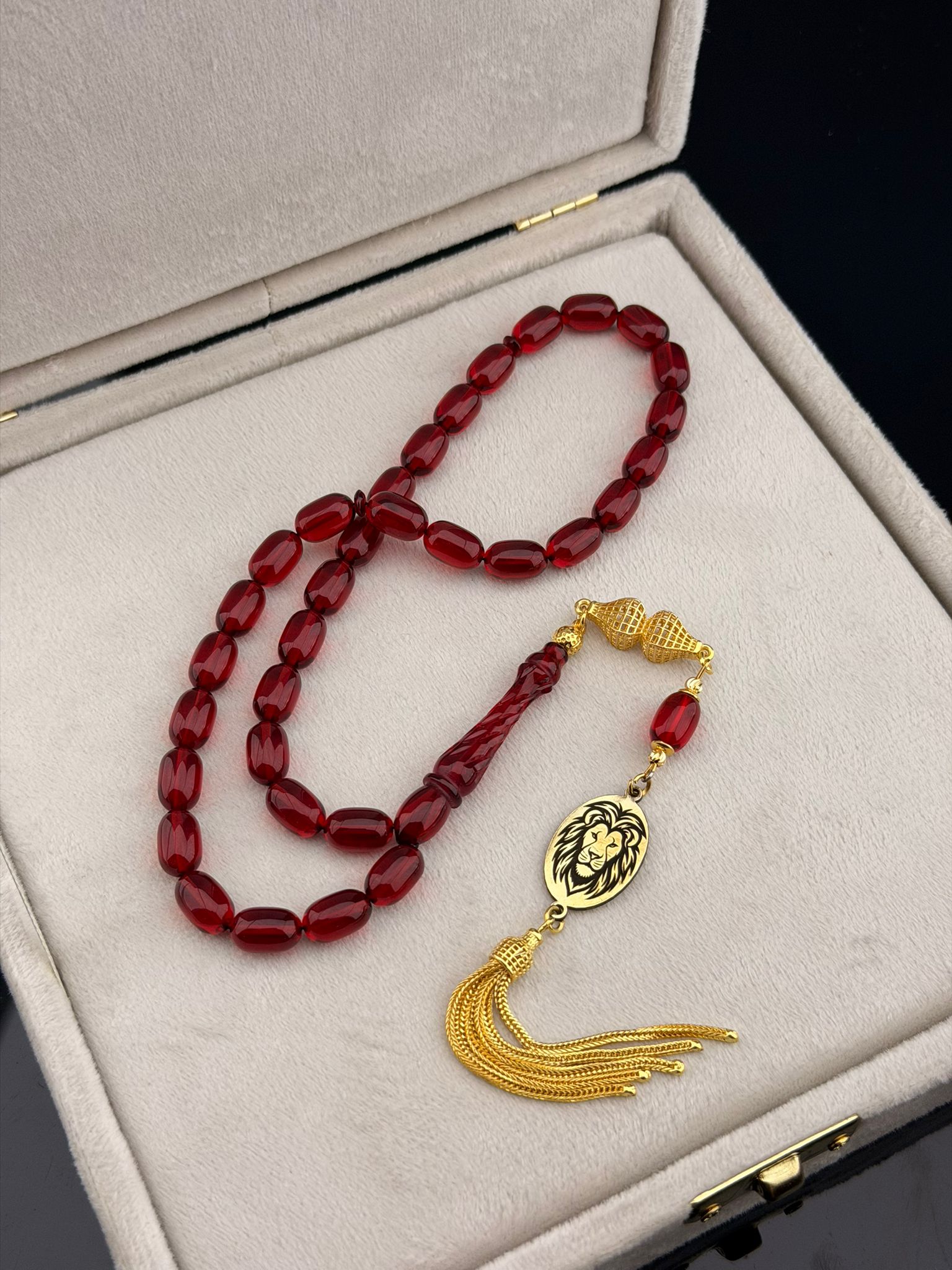 Aslan ve İsim İşlemeli Gold Gümüş Püskül Detaylı, Sarı Kırmızı Temalı Ateş Kehribar Tesbih + ÖZEL KUTUSU HEDİYE