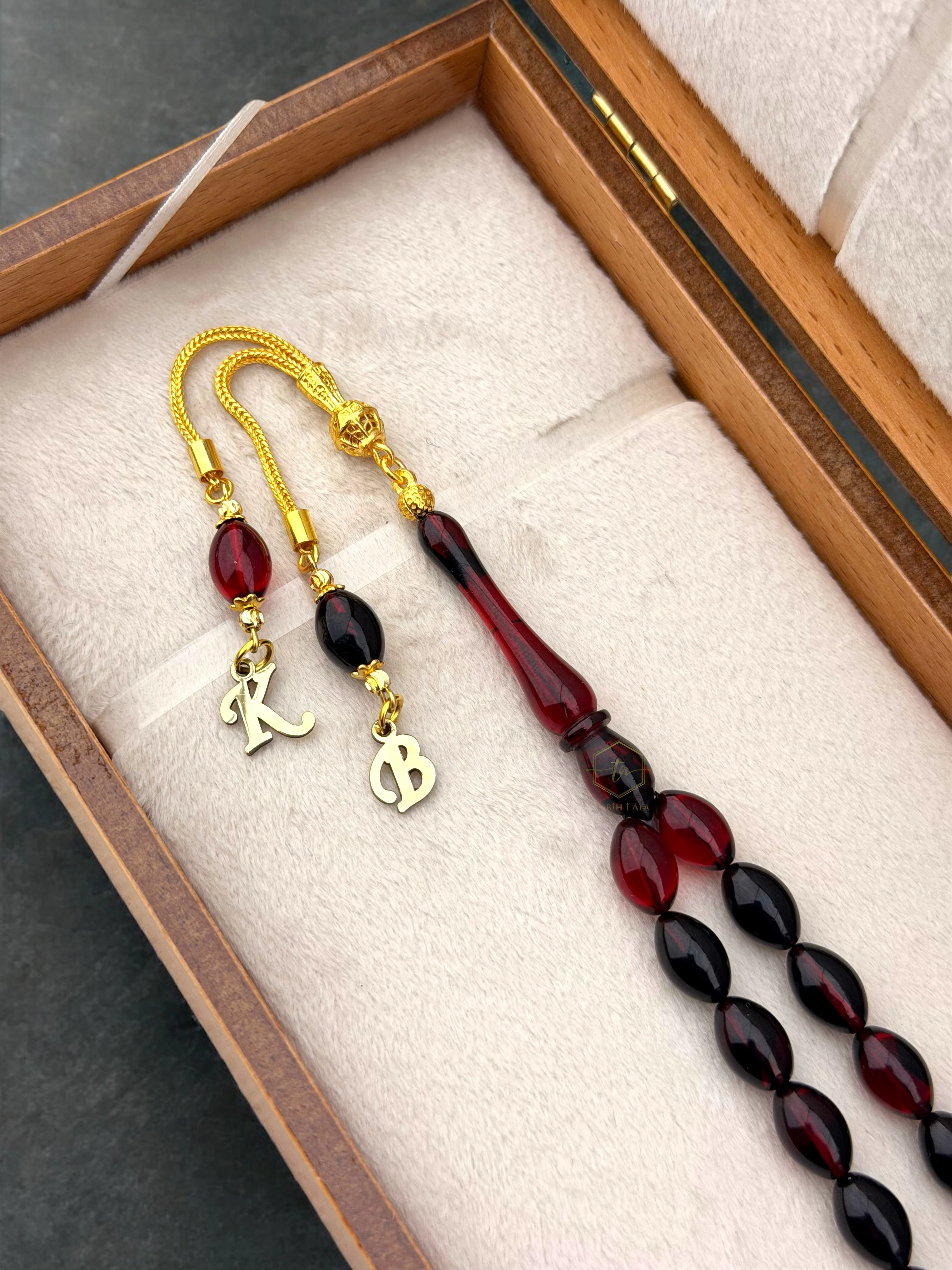 Harfli Model Gümüş Püskül Tasarımlı Kırmızı-Siyah Tonda Ateş Kehribarı Tesbih+ PREMİUM KUTU HEDİYE