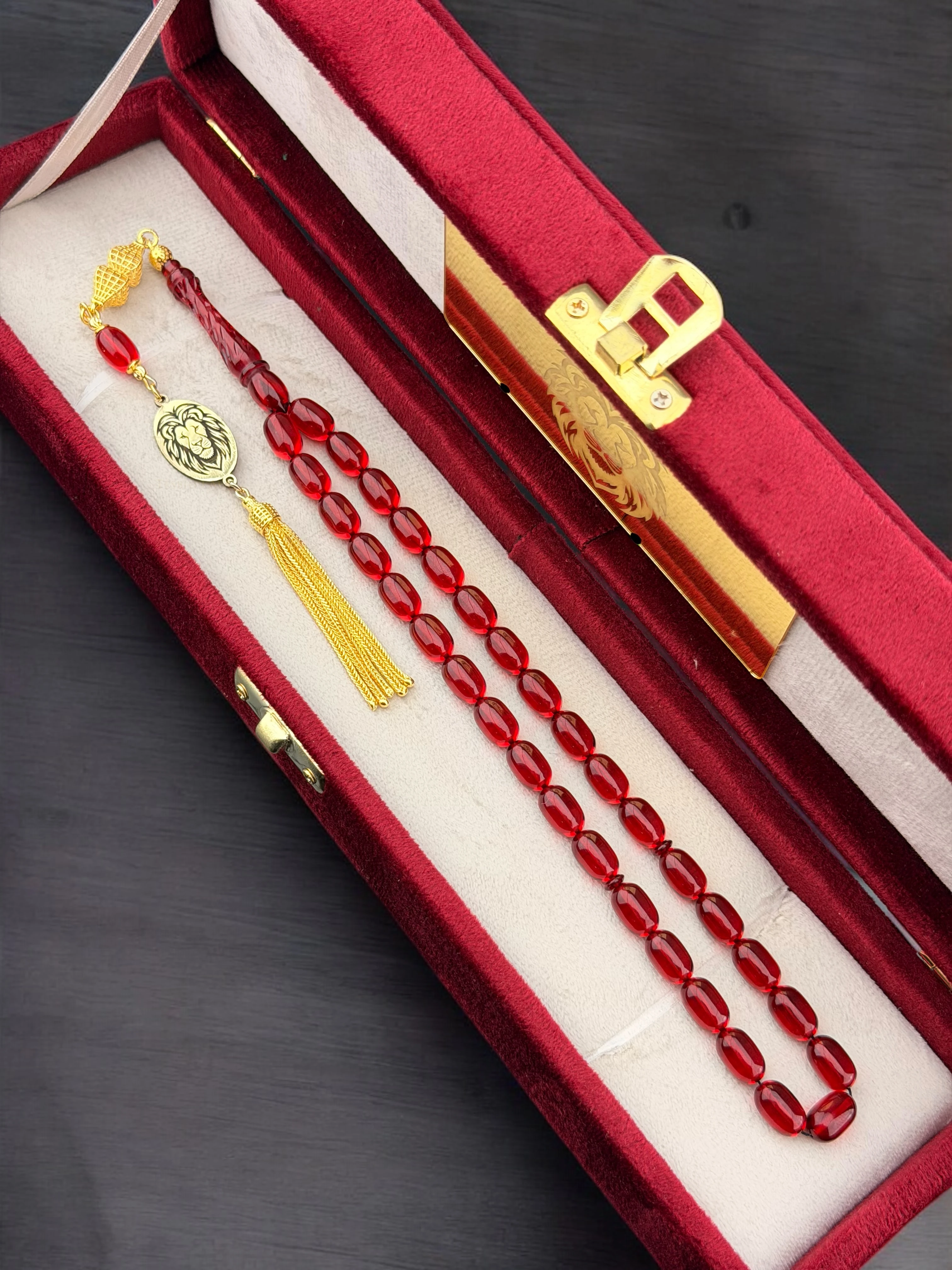 Aslan ve İsim İşlemeli Gold Gümüş Püskül Detaylı, Sarı Kırmızı Temalı Ateş Kehribar Tesbih + ÖZEL KUTUSU HEDİYE