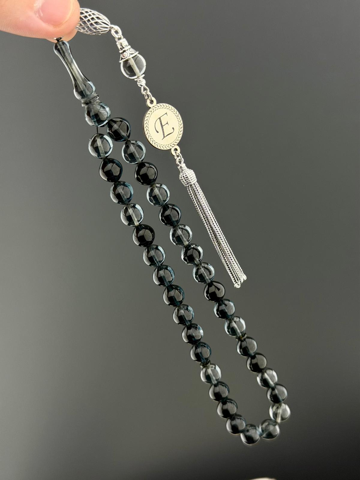 Siyah-Şeffaf Hareli Harfli Gümüş Püsküllü Ateş Kehribarı + PREMİUM KUTU HEDİYE