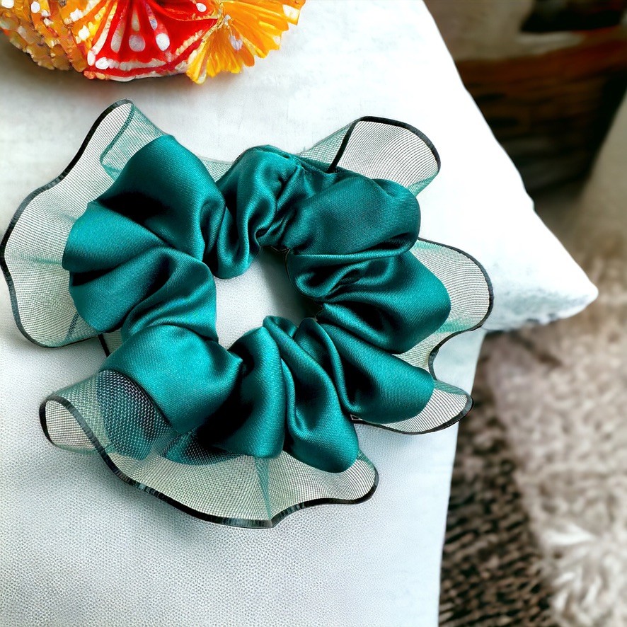 Kadın Yeşil Renk Kenarları Tül Detaylı Scrunchie Büyük Boy Simit Toka