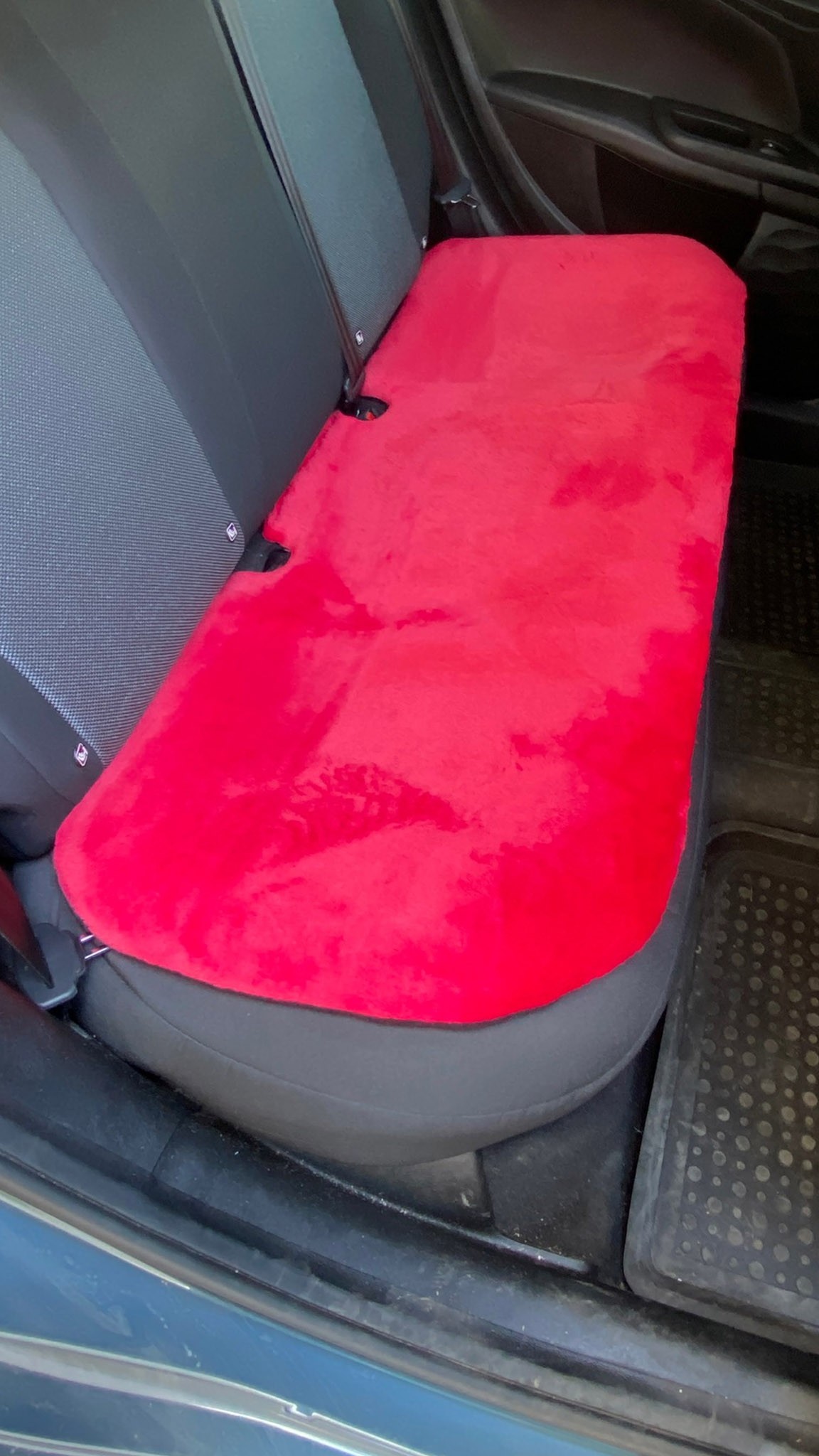 Yumuşak Tüylü Peluş Serme Oto Koltuk Koruyucu Minder Ön Arka Kırmızı