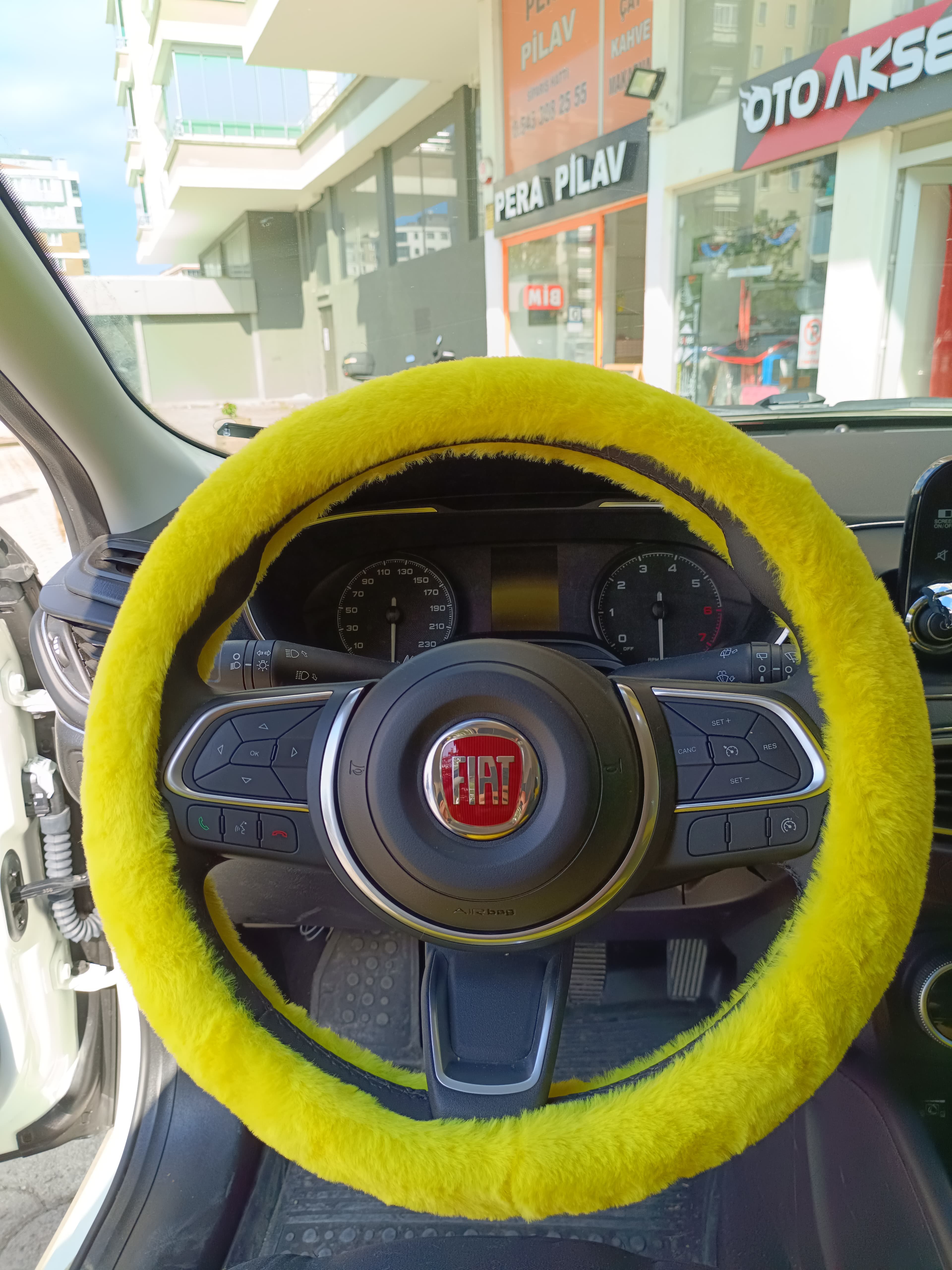 Yumuşak Tüylü Peluş Direksiyon Kılıfı Sarı