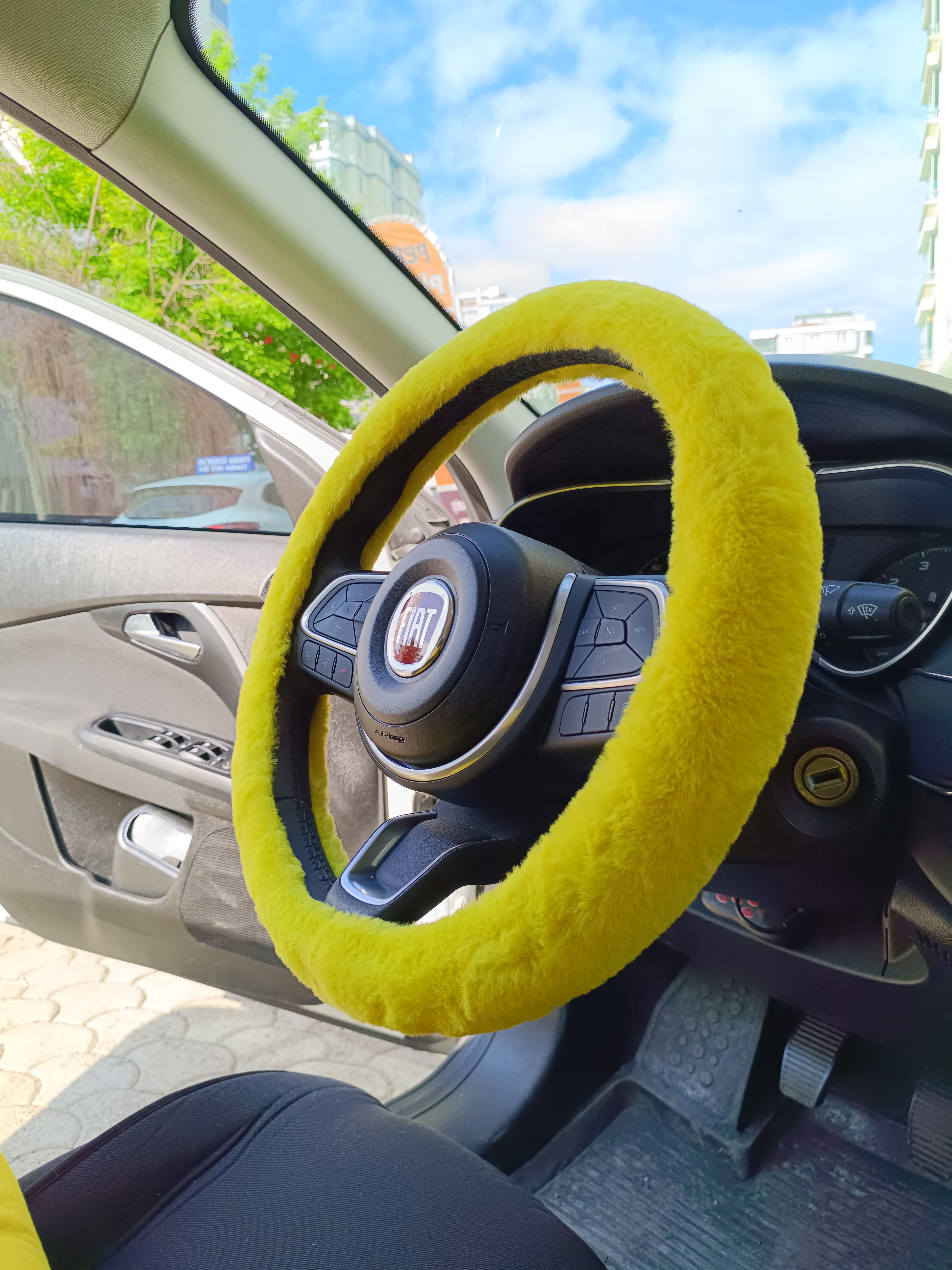 Yumuşak Tüylü Peluş Direksiyon Kılıfı Sarı