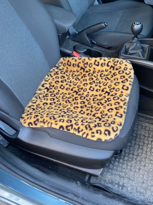 Yumuşak Tüylü Peluş Serme Oto Koltuk Koruyucu Minder Ön Tekli Leopar Desenli