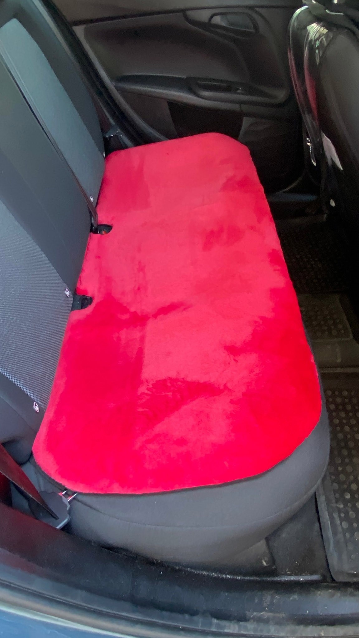 Yumuşak Tüylü Peluş Serme Oto Koltuk Koruyucu Minder Ön Arka Kırmızı