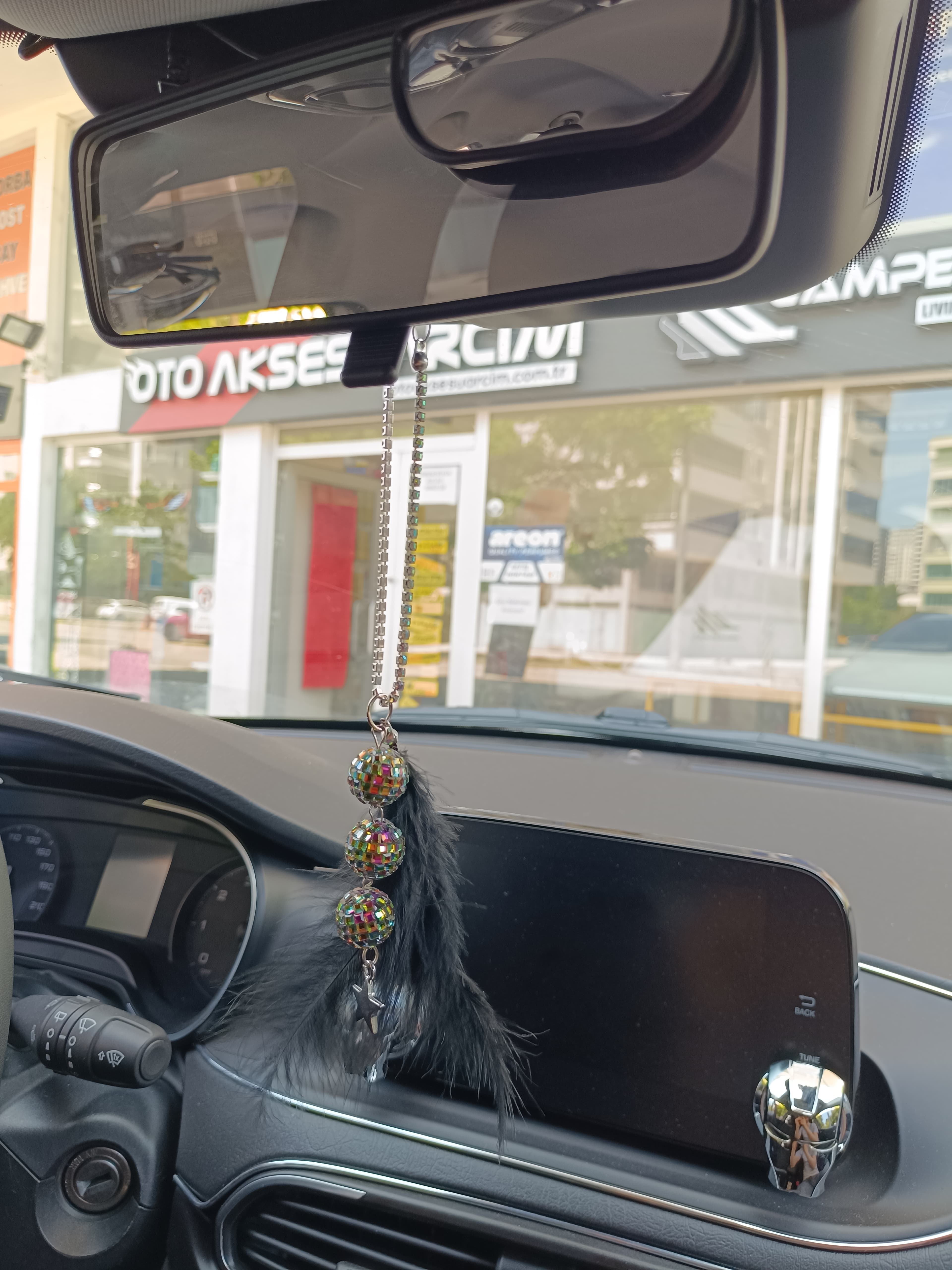 Disko Toplu Metal Yıldız Dikiz Ayna Süsü Siyah Tüylü