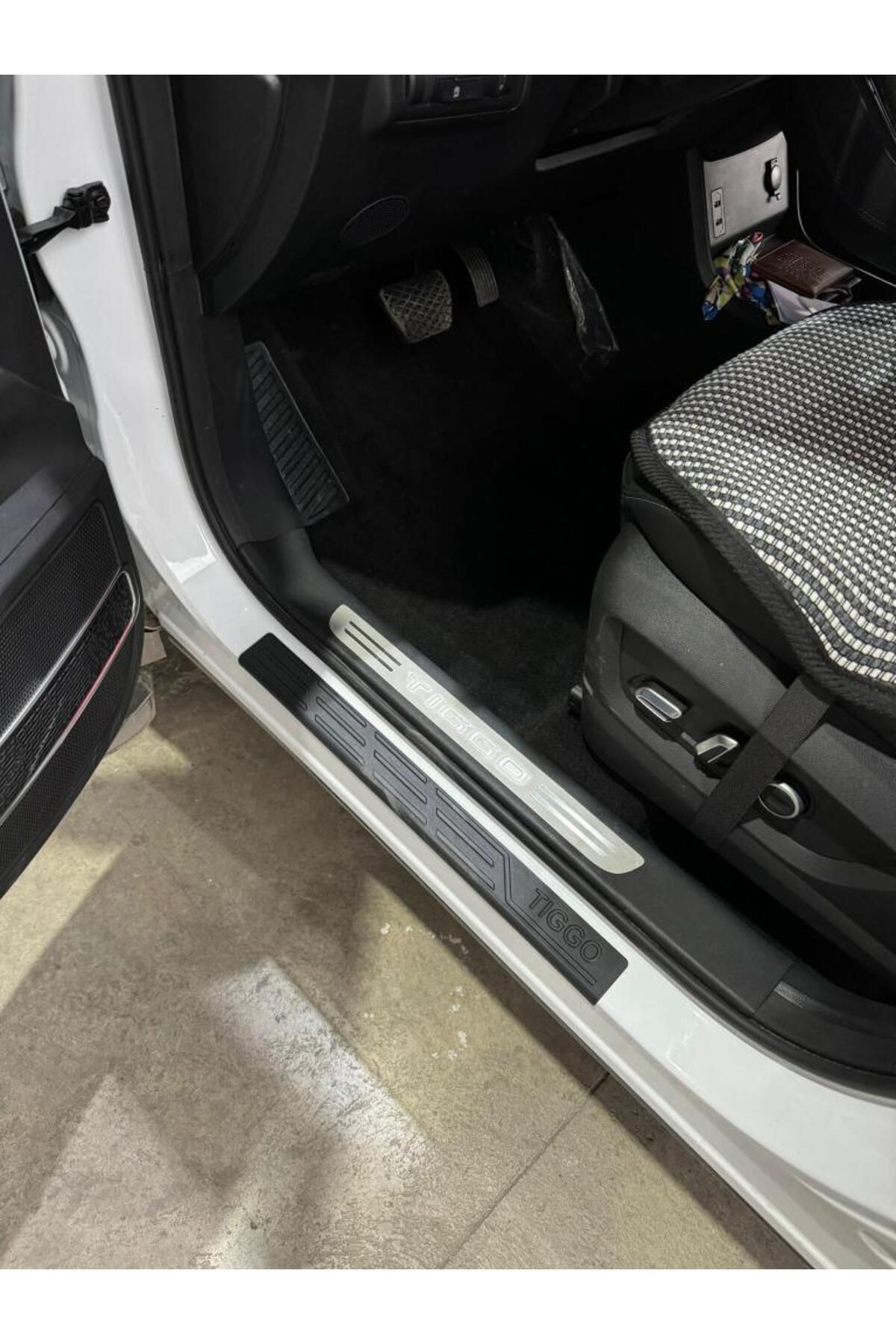 Chery Tiggo 8 Pro Plasik Yapışkanlı Araba Kapı Eşiği 4'lü Siyah
