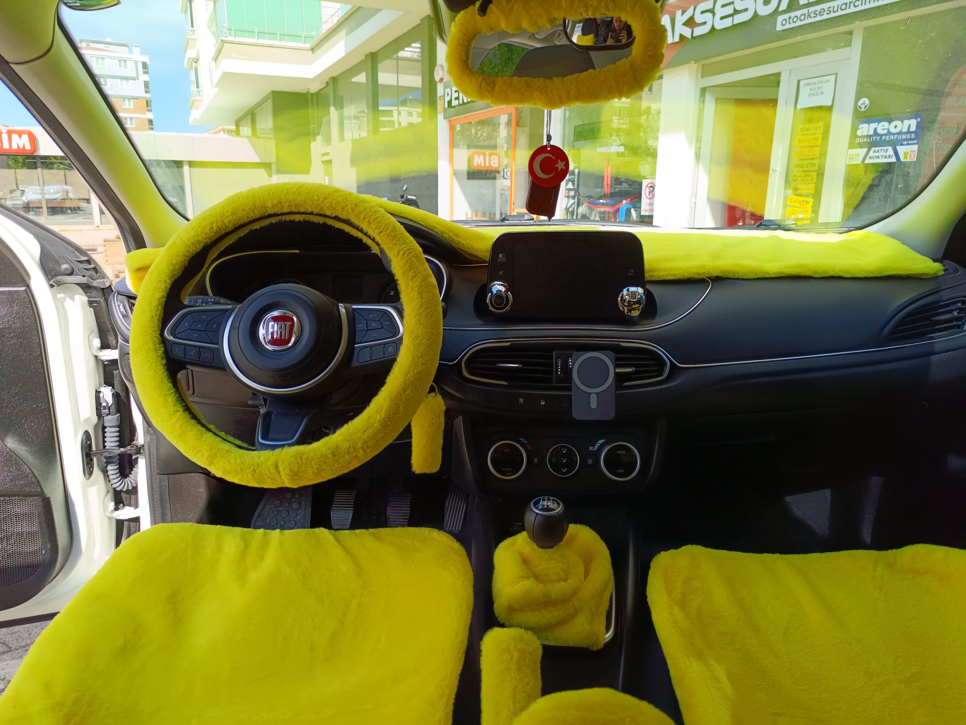 Yumuşak Tüylü Peluş Direksiyon Kılıfı Sarı