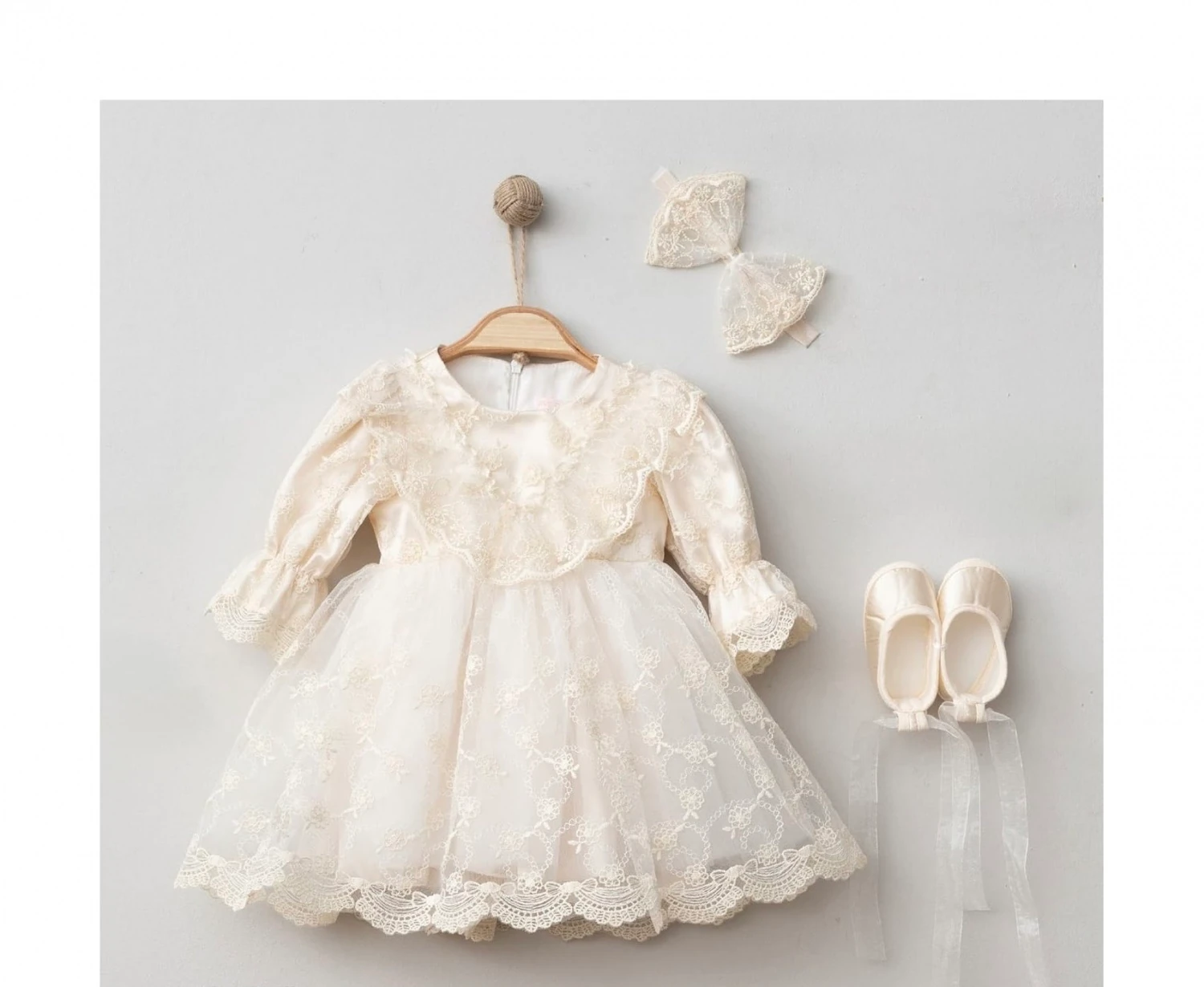 Nakış İşlemeli Tül Detaylı Kız Bebek Mevlit-Özel Gün Seti