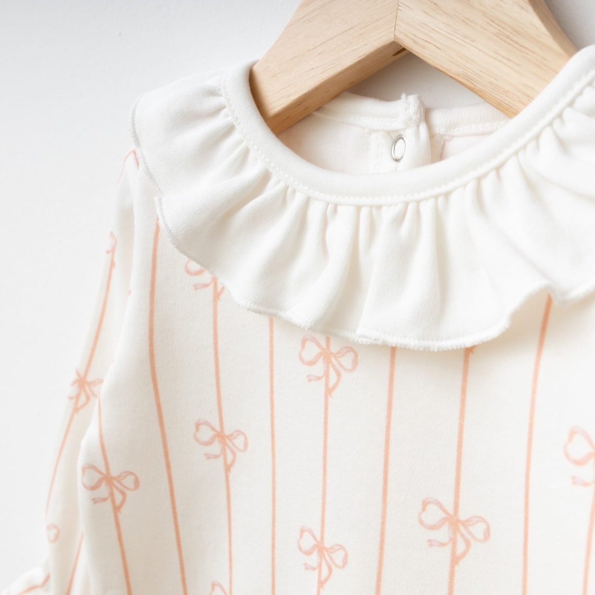 %100 Pamuklu Kız Bebek Somon Fiyonk Desenli Tulum ve Bandana Takımı