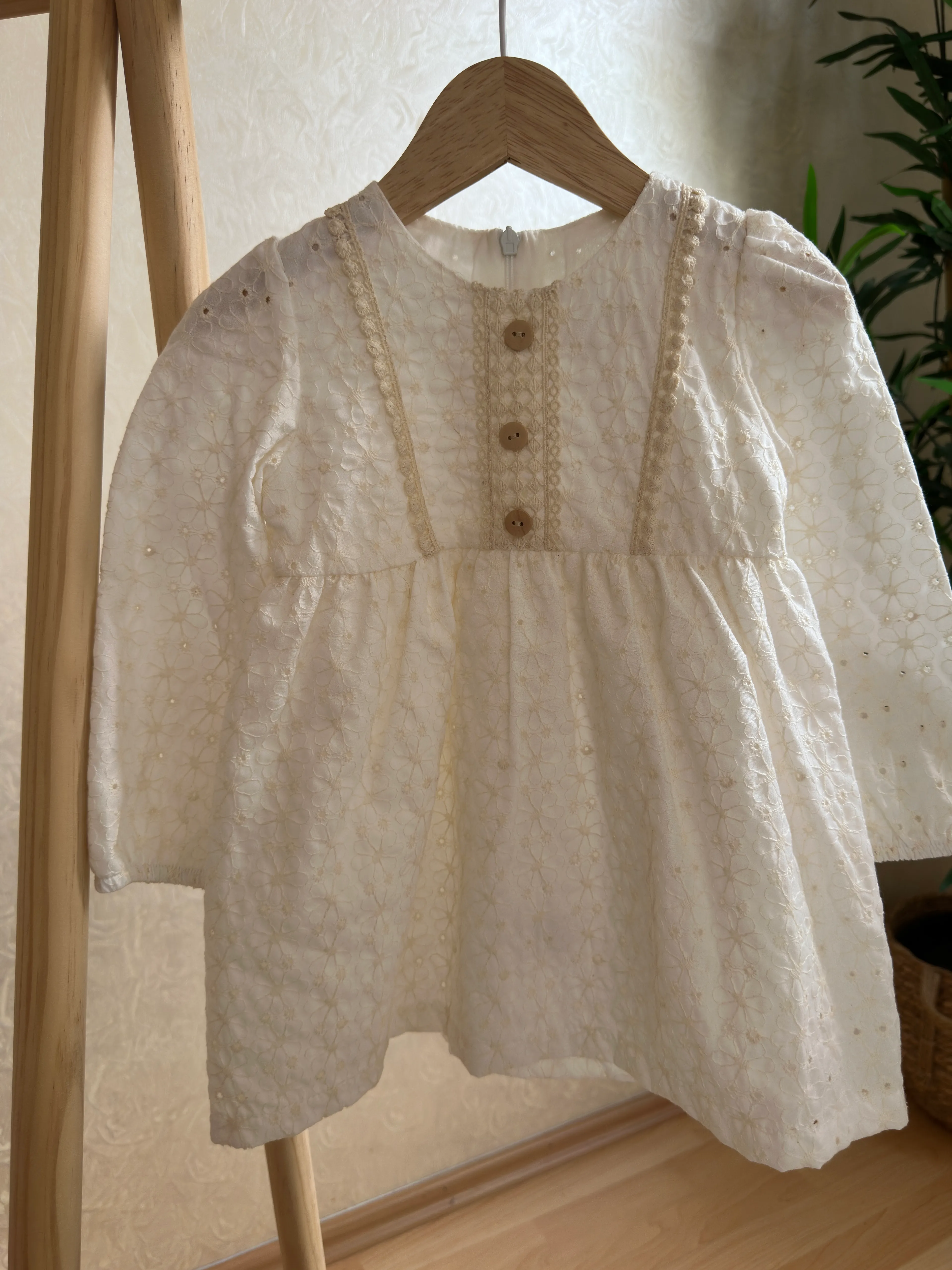 Fisto Çiçek İşlemeli Kız Bebek Elbise