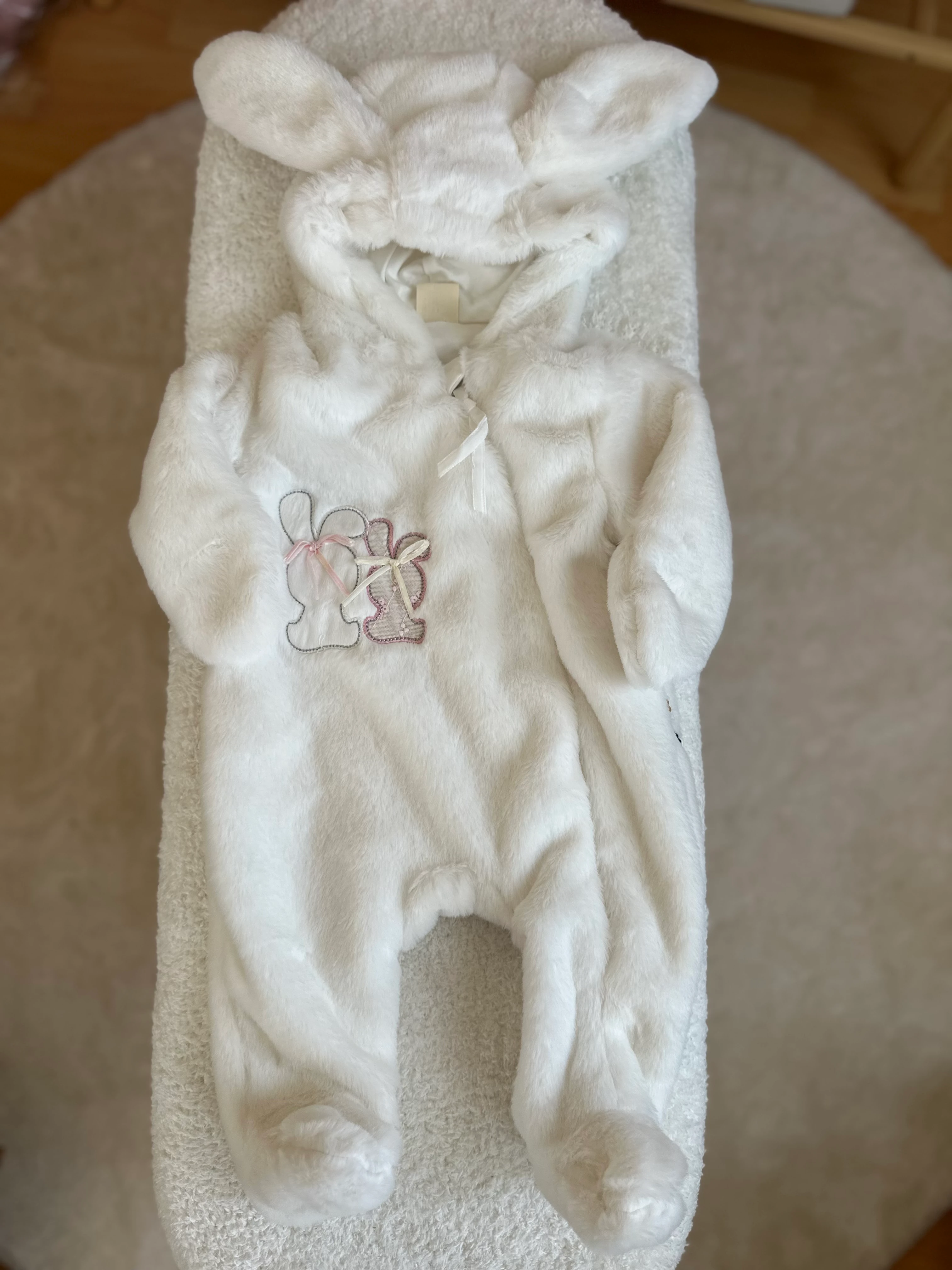 Tavşan Desen İşlemeli ve Kulaklı Peluş Astronot Tulum