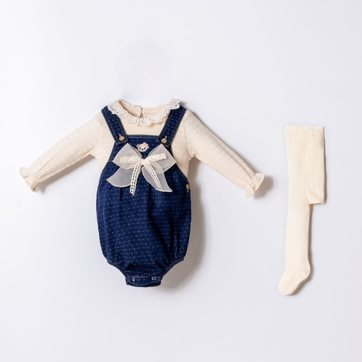 Kız Bebek Denim Romper Body ve Çorap Takımı – Fiyonklu, Dantelli