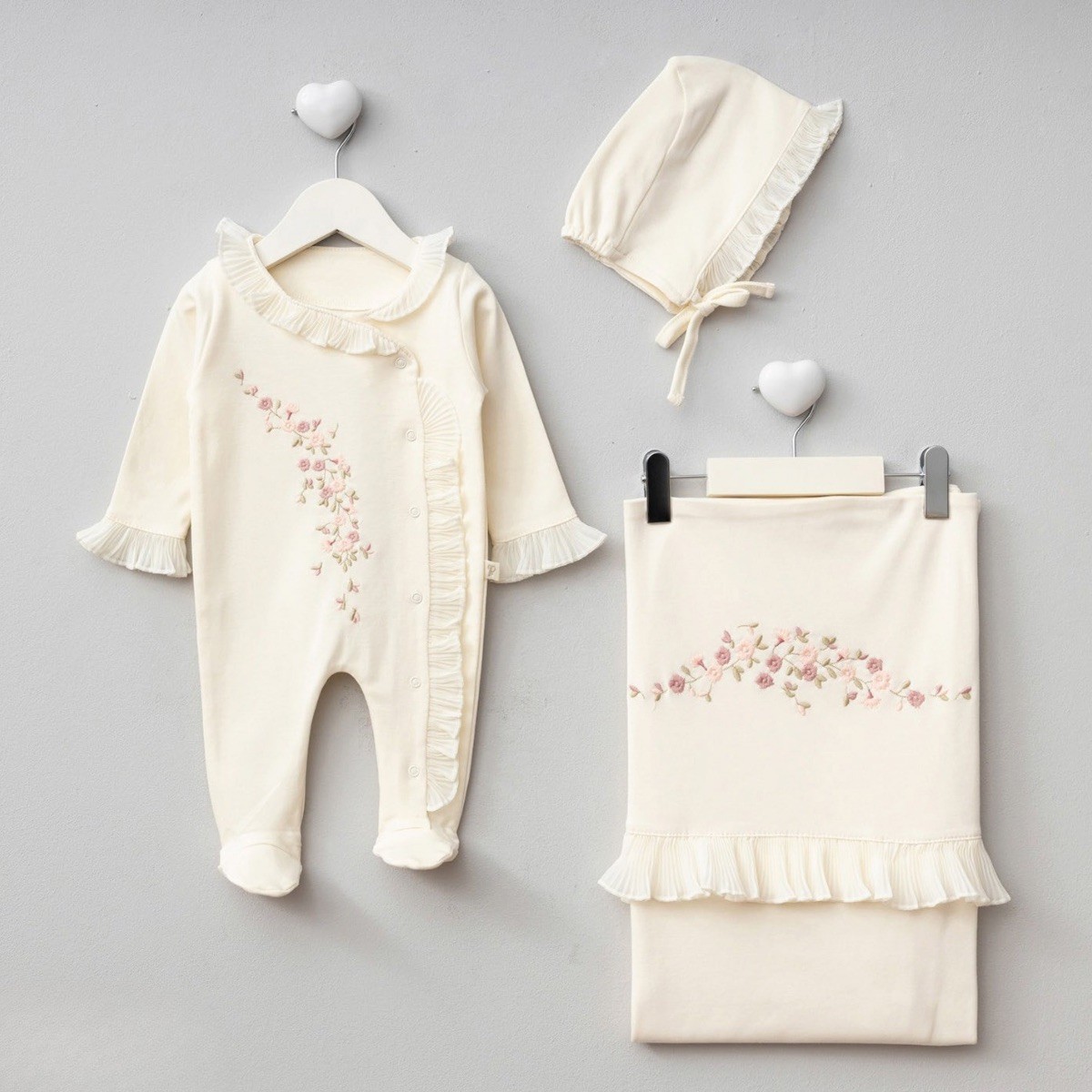İşleme Detaylı Kız Bebek 3’lü Set