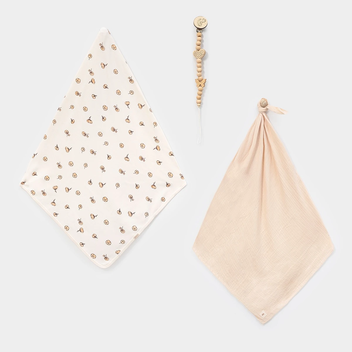 Pamuklu Penye ve Müslin 2’li Battaniye ve Emzik Askısı Seti