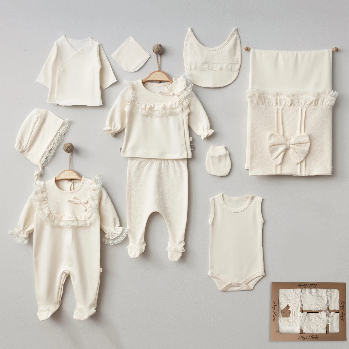 Yakası İşleme Detaylı Fiyonklu Kız Bebek Premium 10’lu Hastane Çıkış Seti