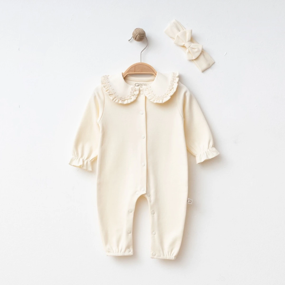 Krem Yakası Çiçek İşleme Detaylı %100 Pamuk Kız Bebek Tulum Bandana Takım