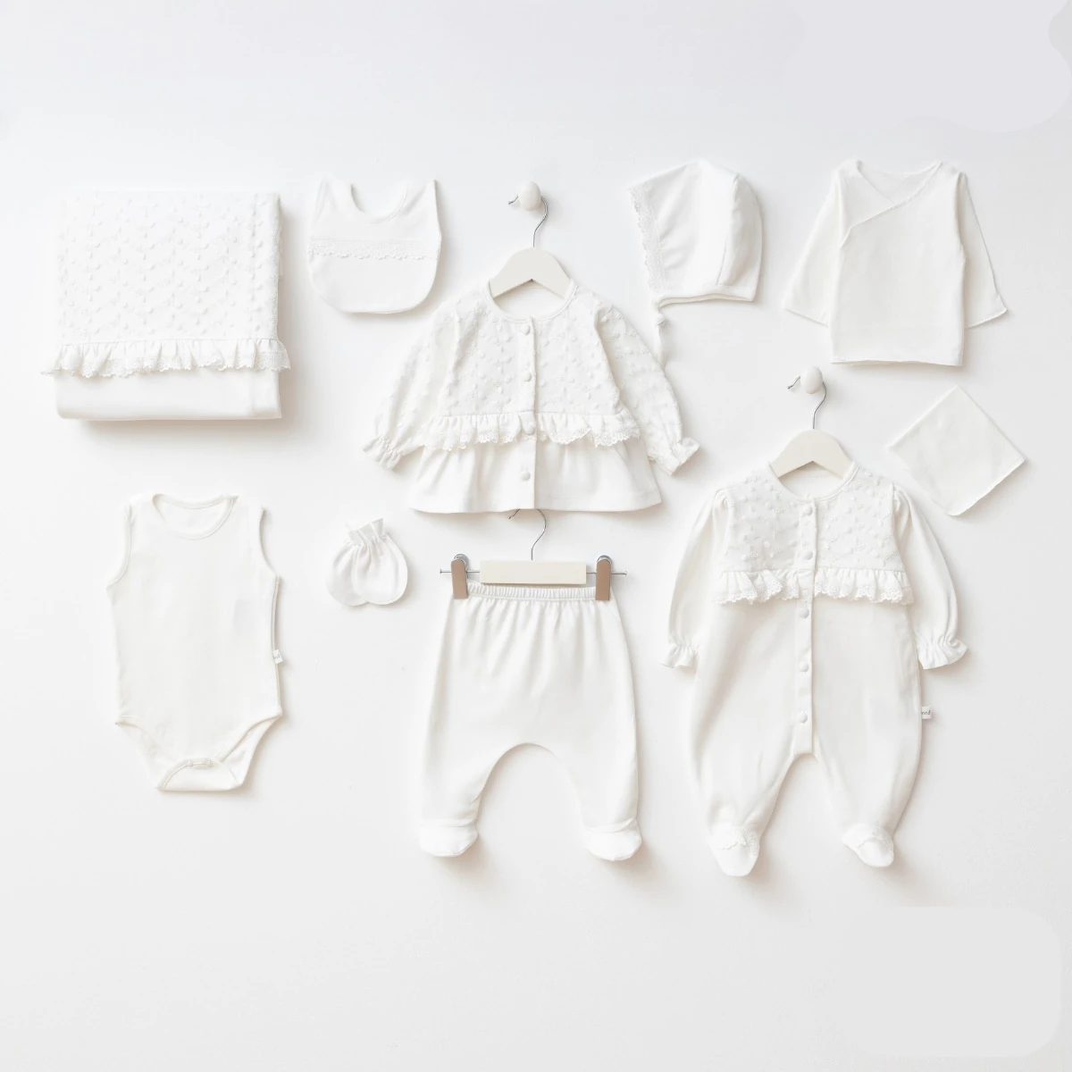 İşleme Detaylı Kız Bebek Premium 10’lu Hastane Çıkış Seti