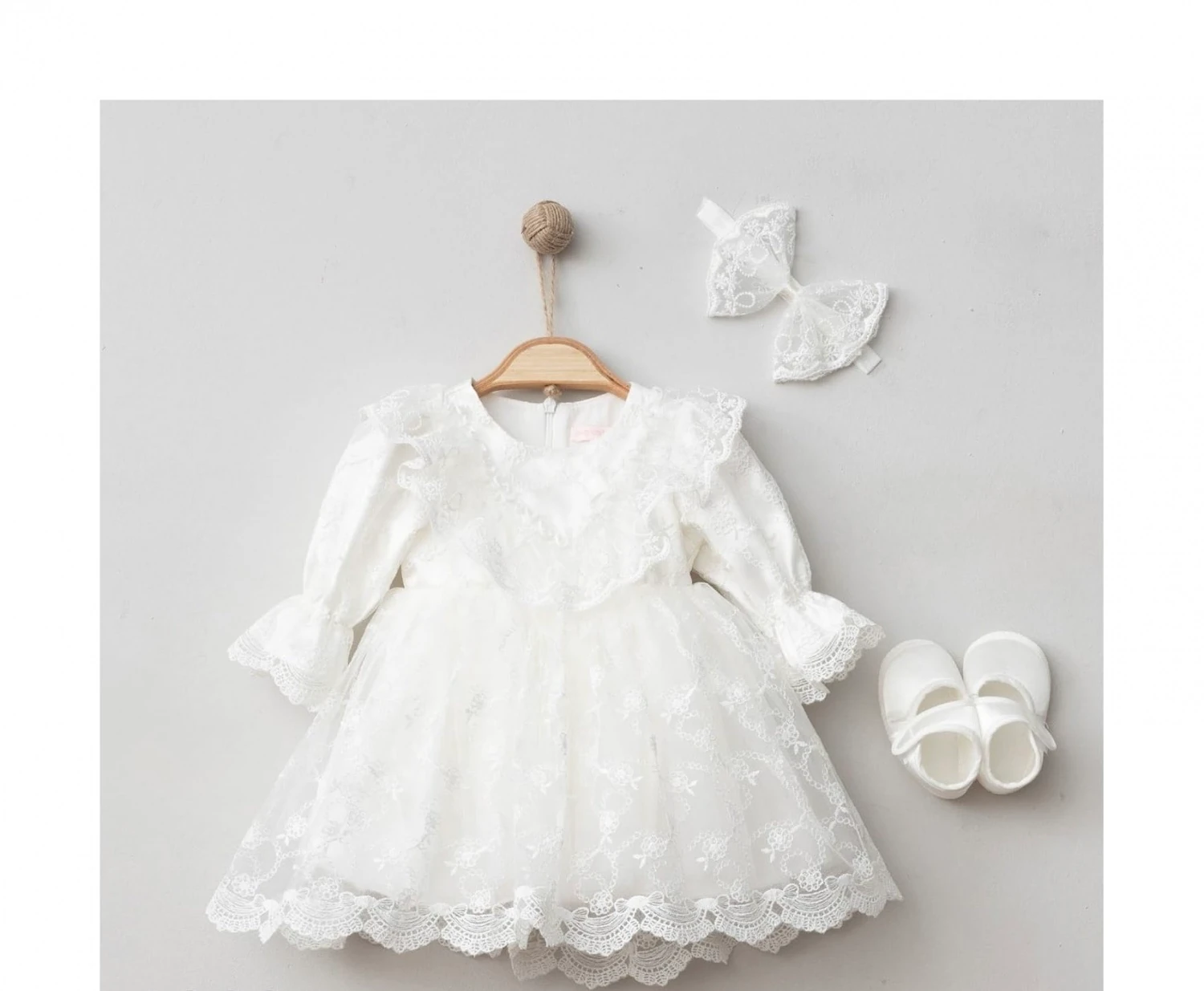 Dantel ve İşleme Detaylı Kız Bebek Mevlit-Özel Gün Seti