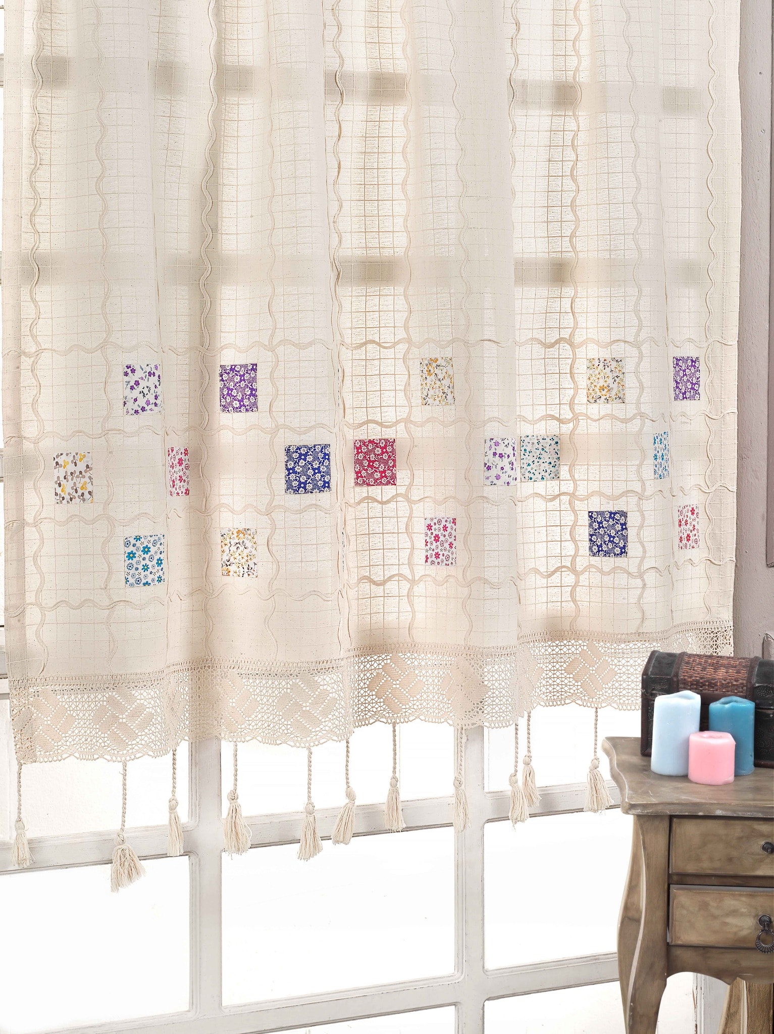 Otantik Patchwork Desenli Dantel ve Püsküllü Perde