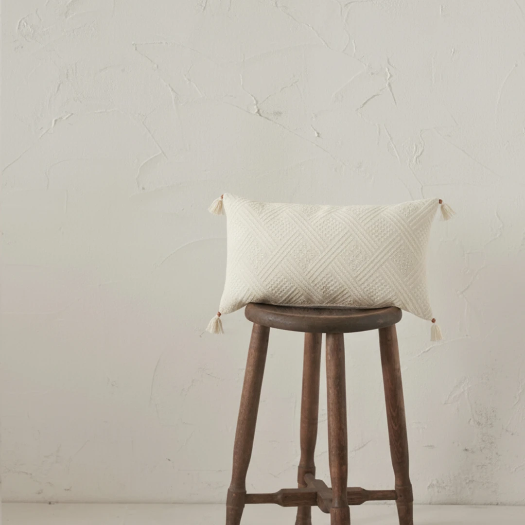 Buldan Bezi Otantik Bohem Hediyelik Dekoratif Lase İşlemeli Ponponlu Dekoratif Geometrik Çapraz Desenli Kırlent Kılıfı (İç Dolgusuz) - bej