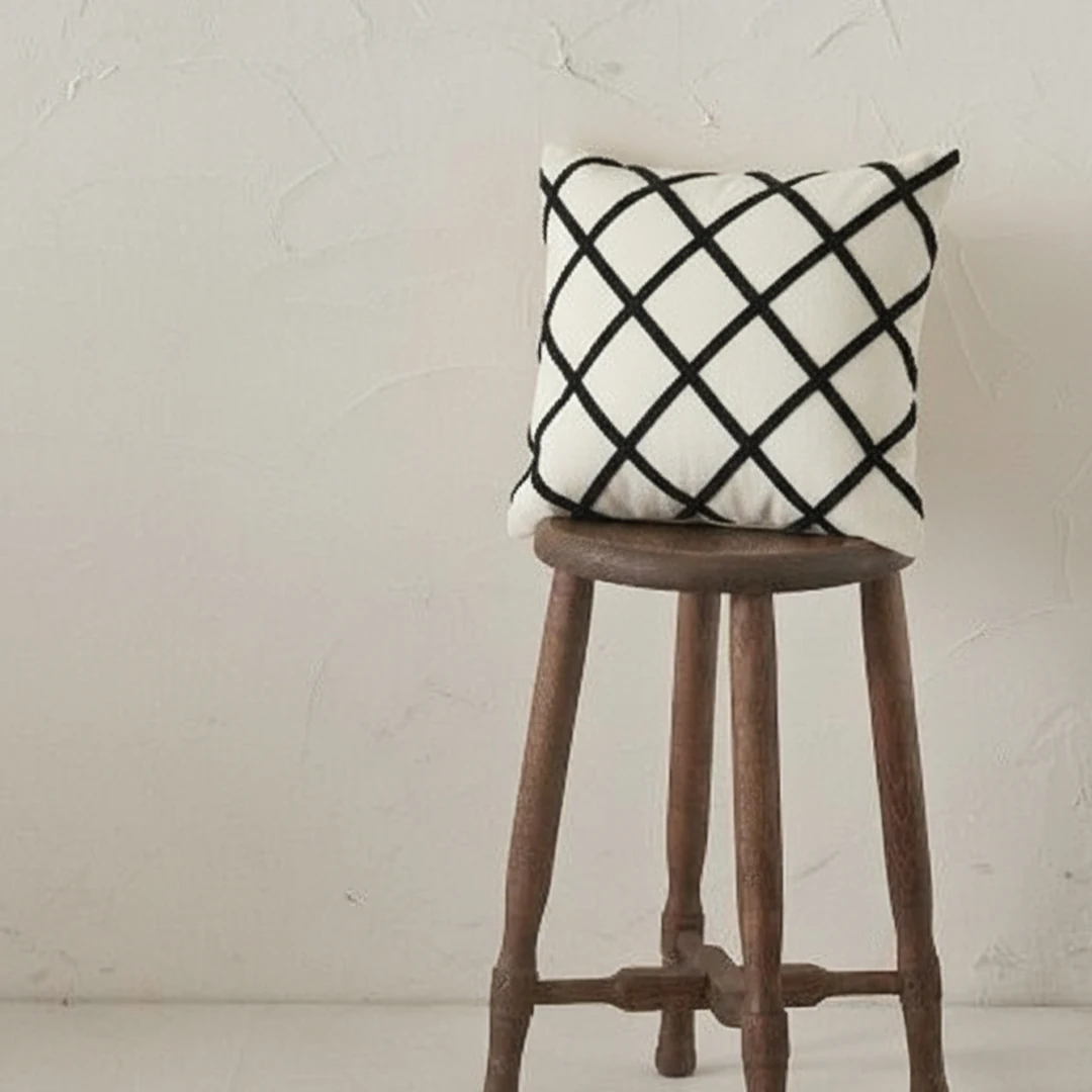 Çapraz Desenli Modern Minimalist Dekoratif Kırlent Kılıfı (İç Dolgusuz) - Siyah