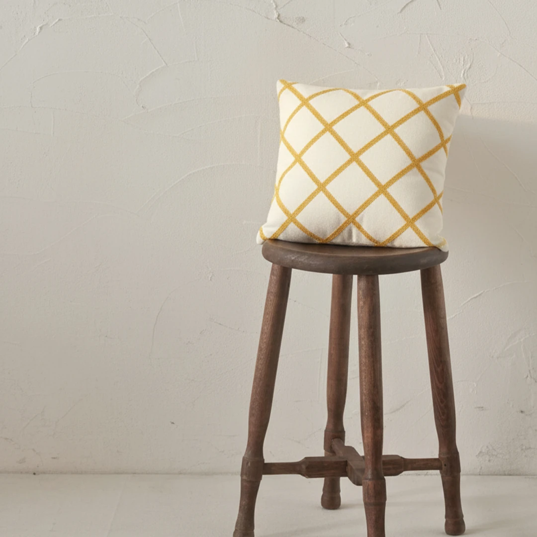 Çapraz Desenli Modern Minimalist Dekoratif Kırlent Kılıfı (İç Dolgusuz) - Sarı